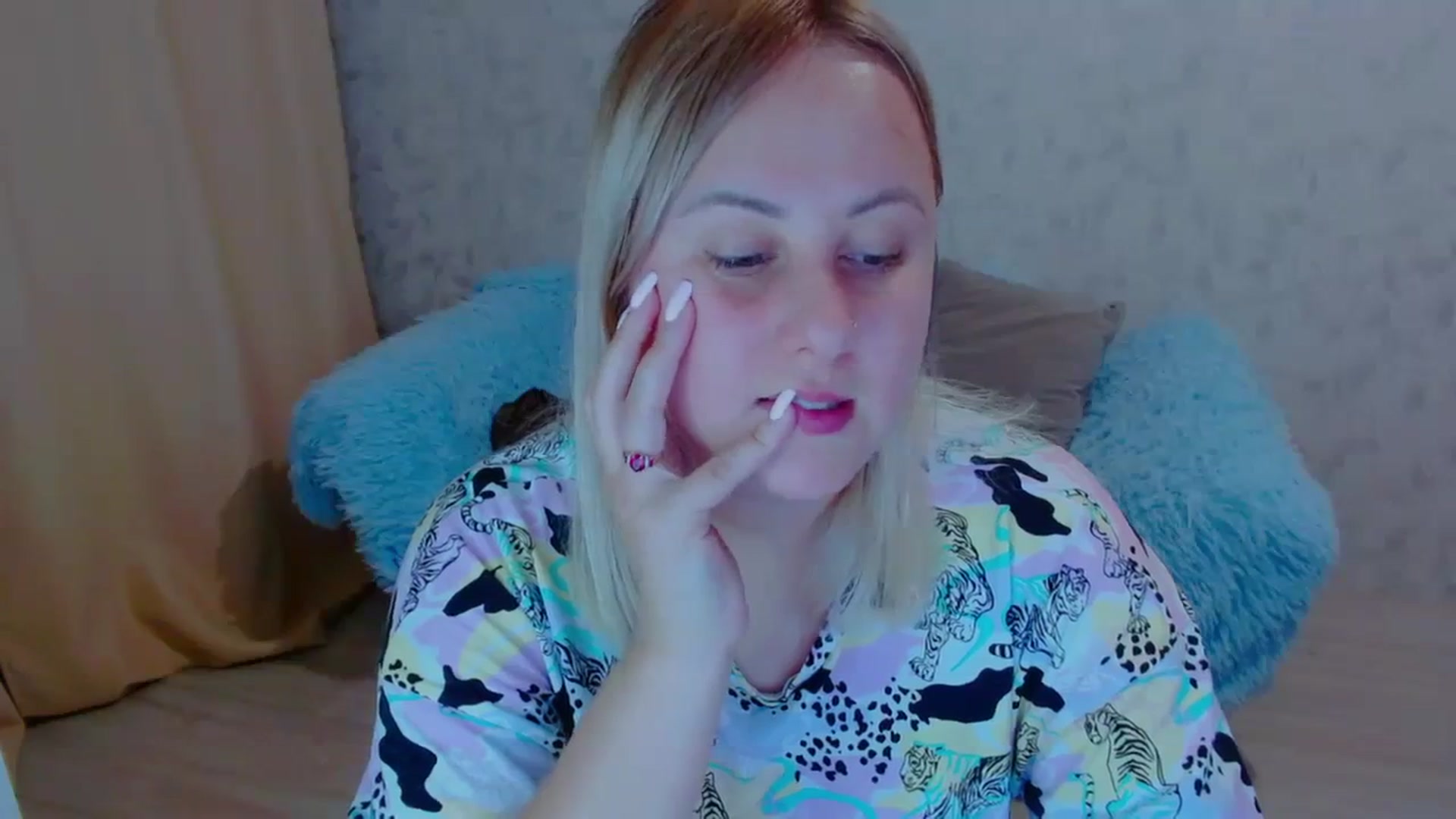 Gallery image thumbnail from Your_heart00's myfreecams stream on, 09/18/2023, 15:49 image 13 of 20