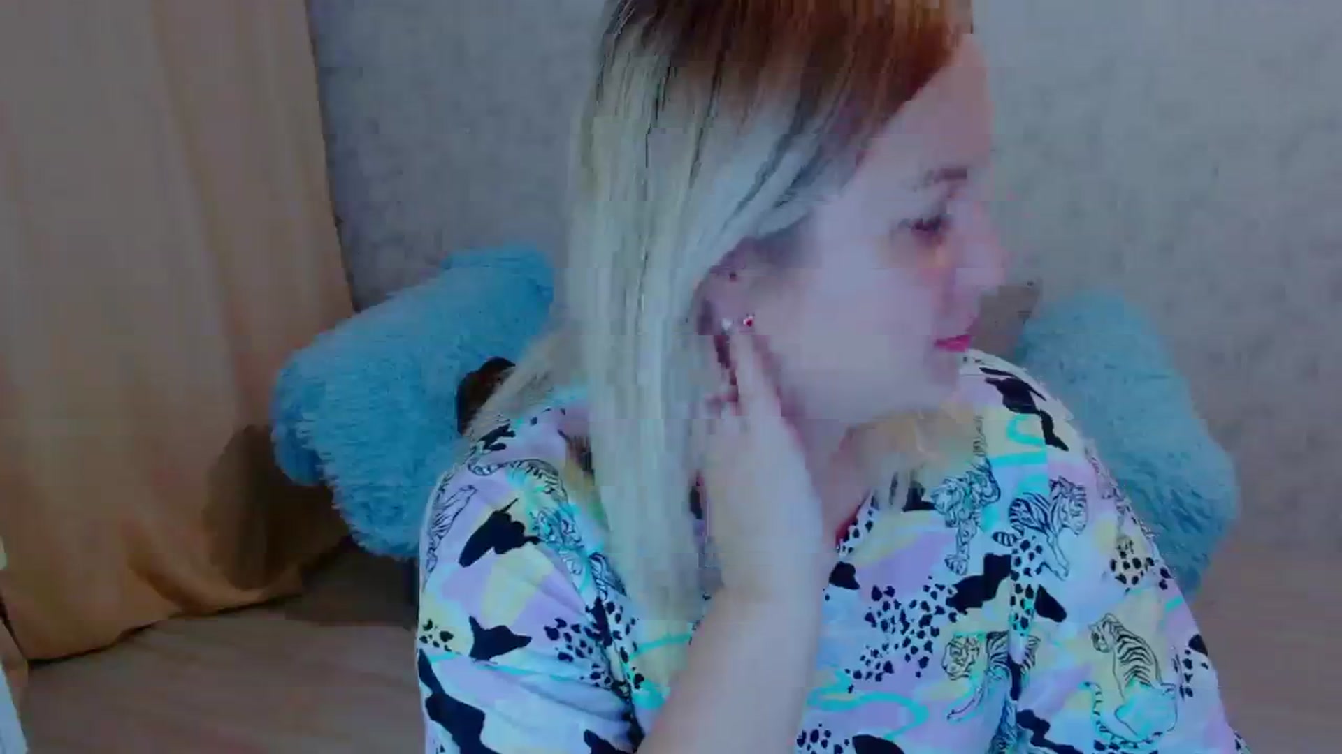 Gallery image thumbnail from Your_heart00's myfreecams stream on, 09/18/2023, 15:49 image 9 of 20