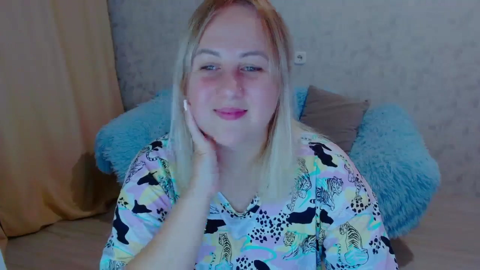 Gallery image thumbnail from Your_heart00's myfreecams stream on, 09/18/2023, 15:49 image 16 of 20