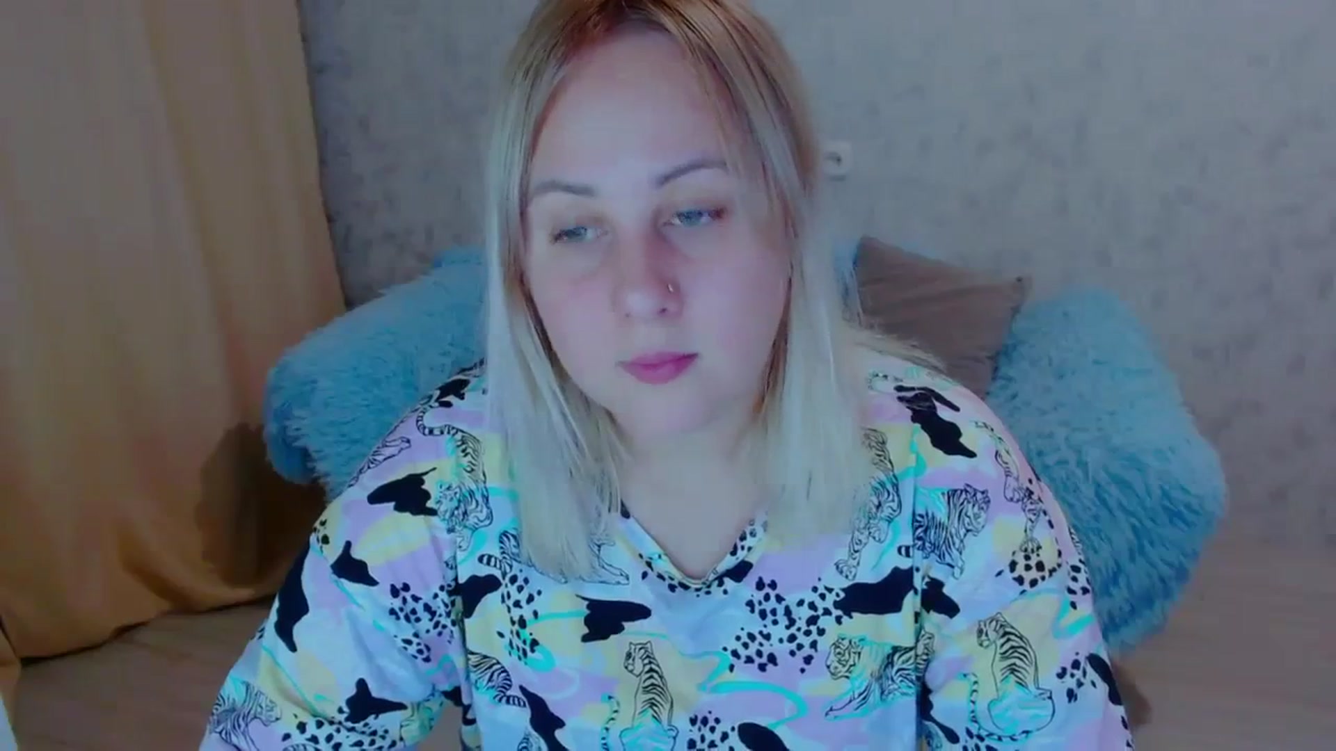 Gallery image thumbnail from Your_heart00's myfreecams stream on, 09/18/2023, 15:49 image 14 of 20
