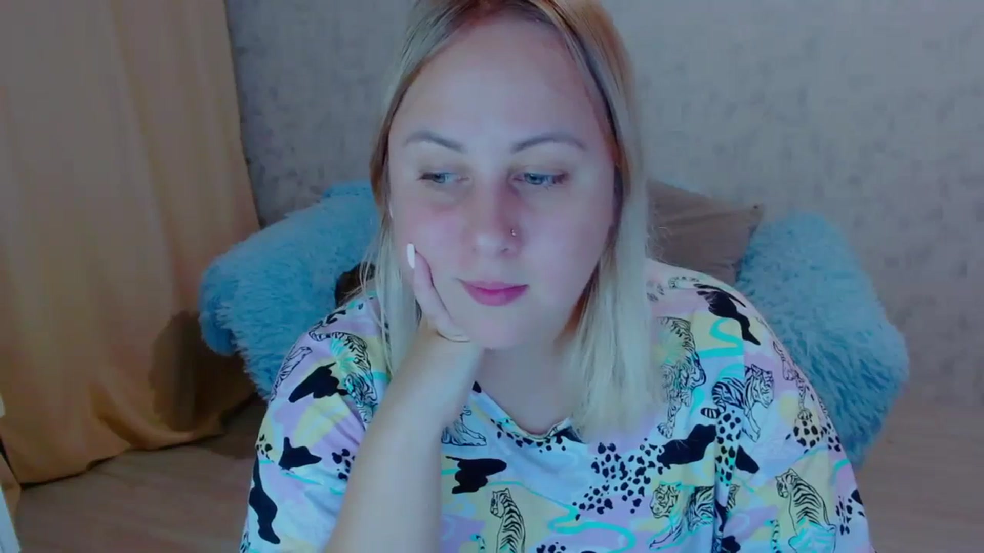 Gallery image thumbnail from Your_heart00's myfreecams stream on, 09/18/2023, 15:49 image 10 of 20