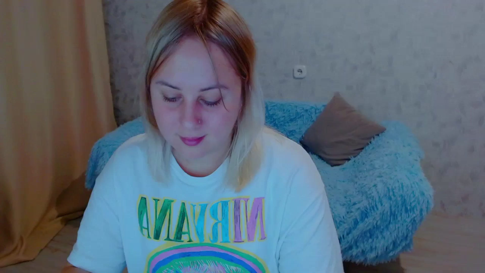 Gallery image thumbnail from Your_heart00's myfreecams stream on, 09/19/2023, 16:19 image 11 of 20