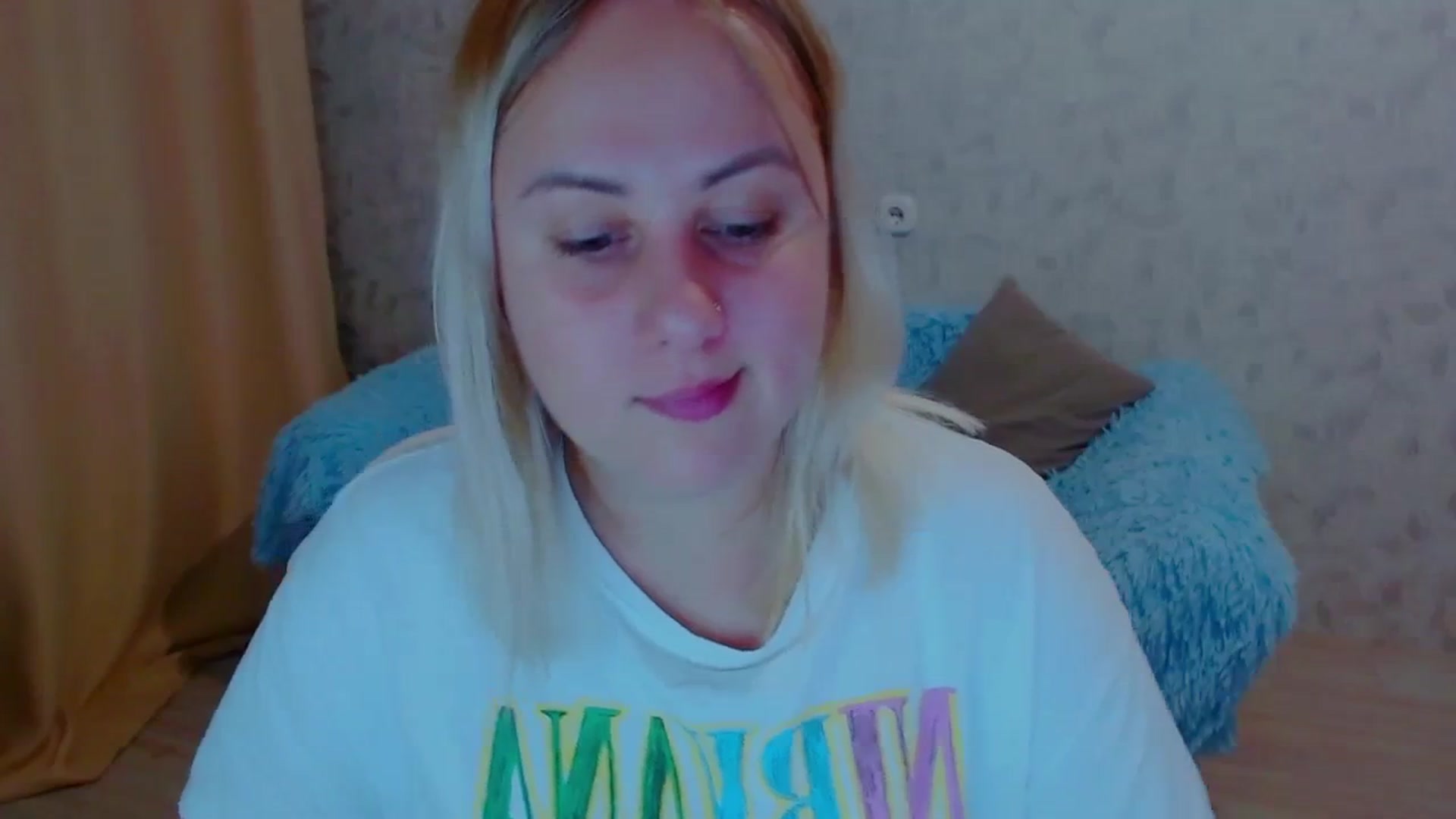 Gallery image thumbnail from Your_heart00's myfreecams stream on, 09/19/2023, 16:19 image 7 of 20