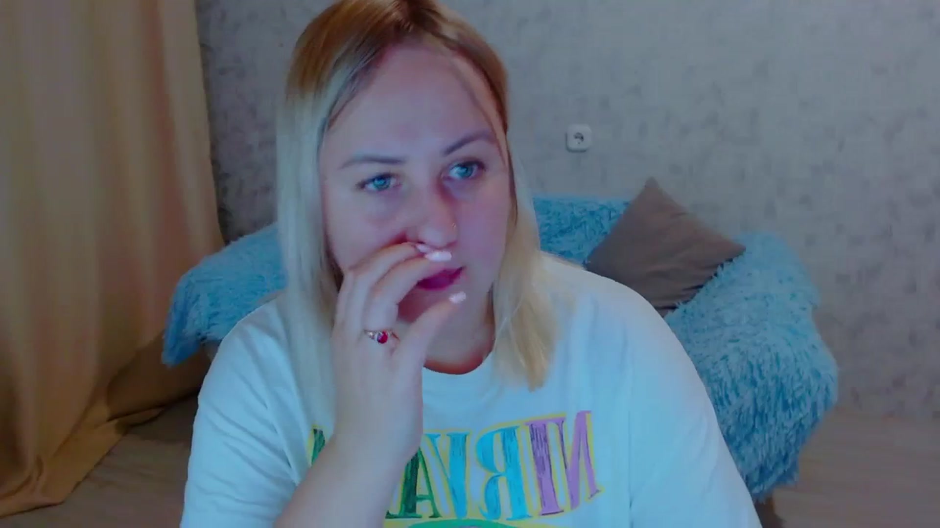 Gallery image thumbnail from Your_heart00's myfreecams stream on, 09/19/2023, 16:19 image 9 of 20