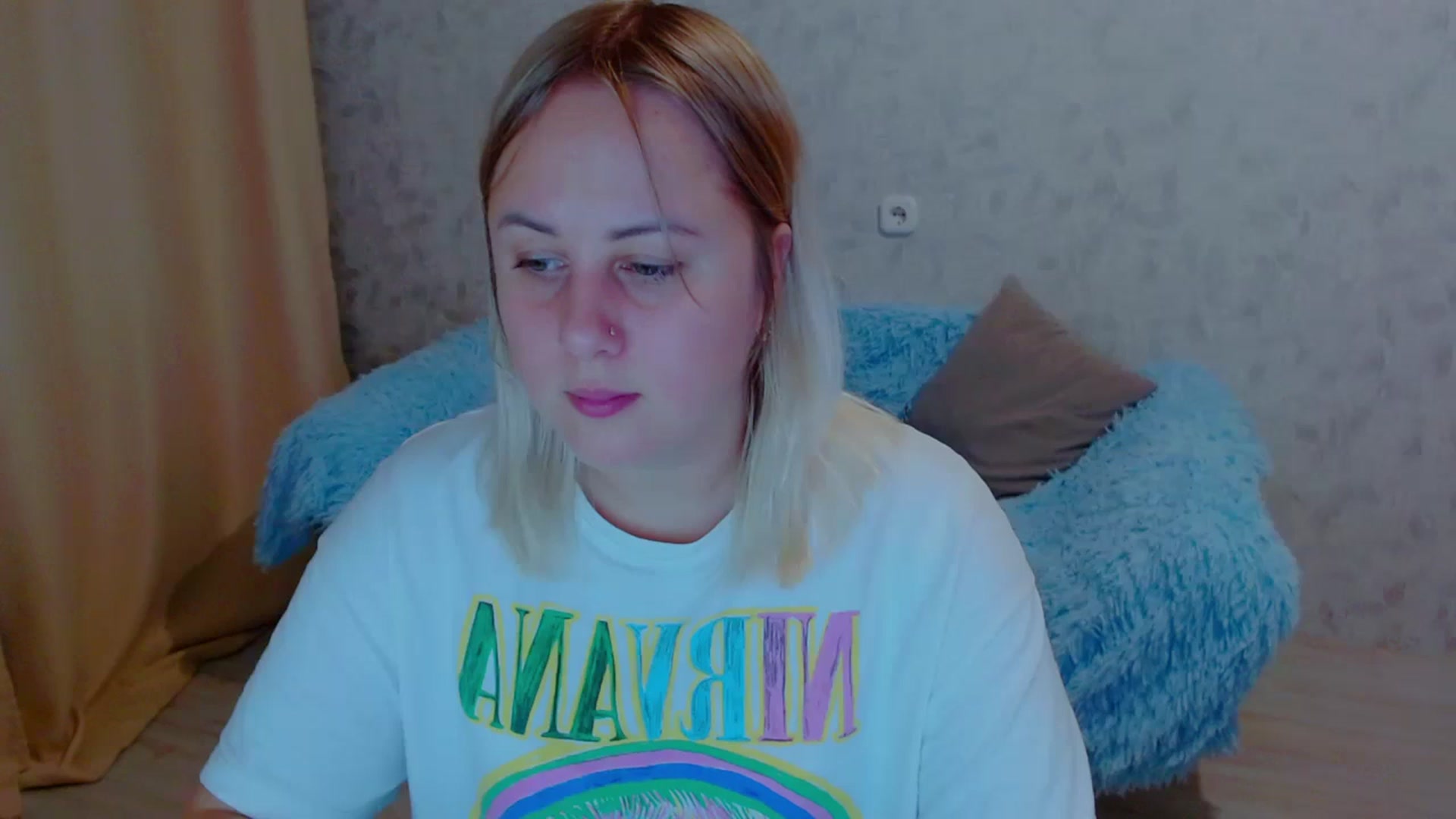 Gallery image thumbnail from Your_heart00's myfreecams stream on, 09/19/2023, 16:19 image 14 of 20