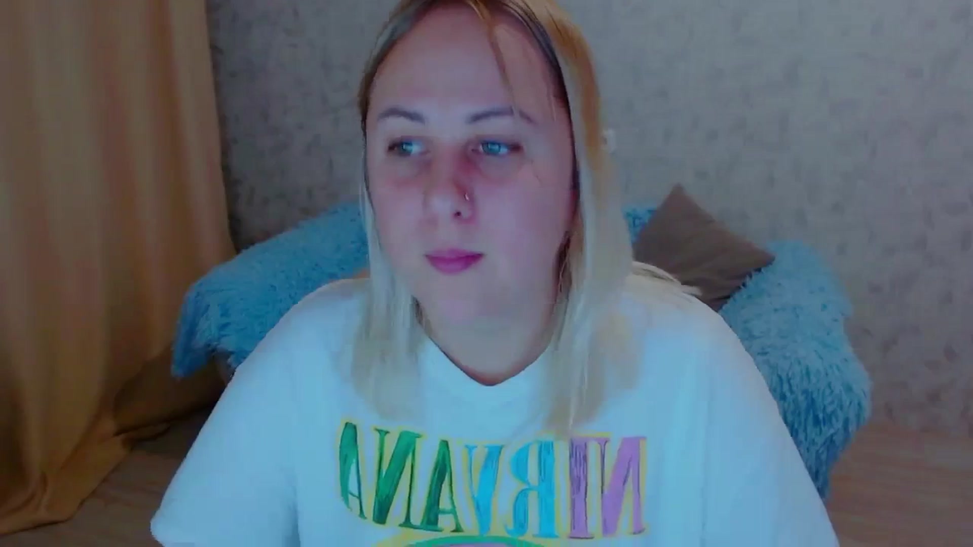 Gallery image thumbnail from Your_heart00's myfreecams stream on, 09/19/2023, 16:19 image 5 of 20
