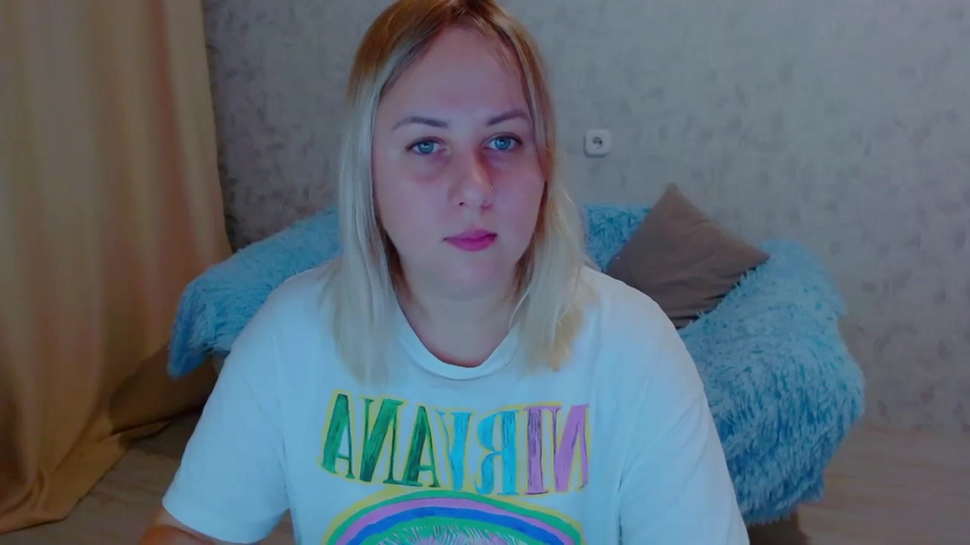 Gallery image thumbnail from Your_heart00's myfreecams stream on, 09/19/2023, 16:19 image 8 of 20