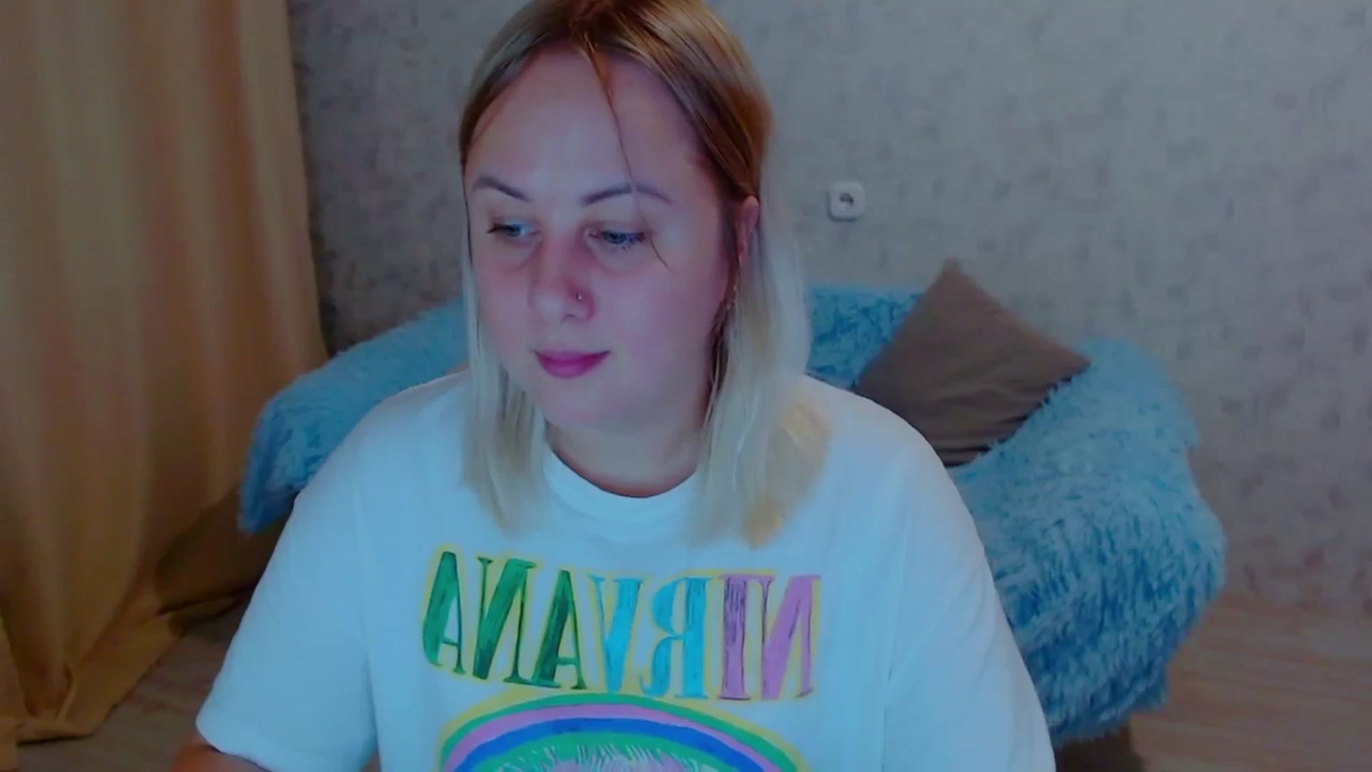 Gallery image thumbnail from Your_heart00's myfreecams stream on, 09/19/2023, 16:19 image 13 of 20