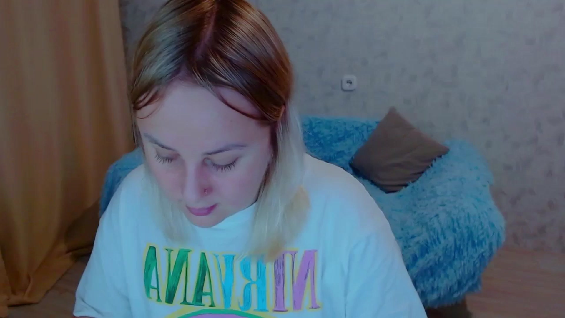 Gallery image thumbnail from Your_heart00's myfreecams stream on, 09/19/2023, 16:19 image 15 of 20