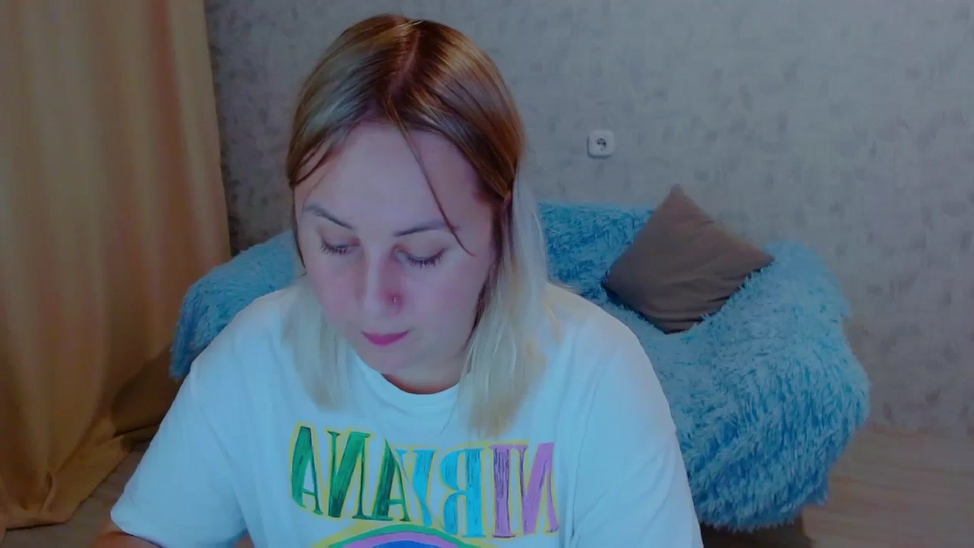 Gallery image thumbnail from Your_heart00's myfreecams stream on, 09/19/2023, 16:19 image 18 of 20