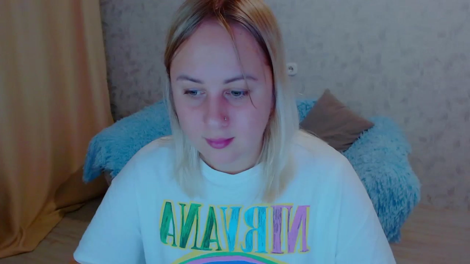 Gallery image thumbnail from Your_heart00's myfreecams stream on, 09/19/2023, 16:19 image 6 of 20