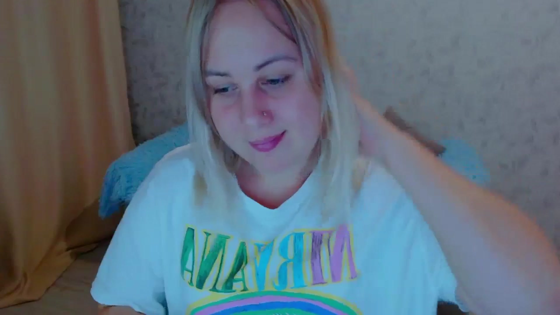 Gallery image thumbnail from Your_heart00's myfreecams stream on, 09/19/2023, 16:19 image 3 of 20