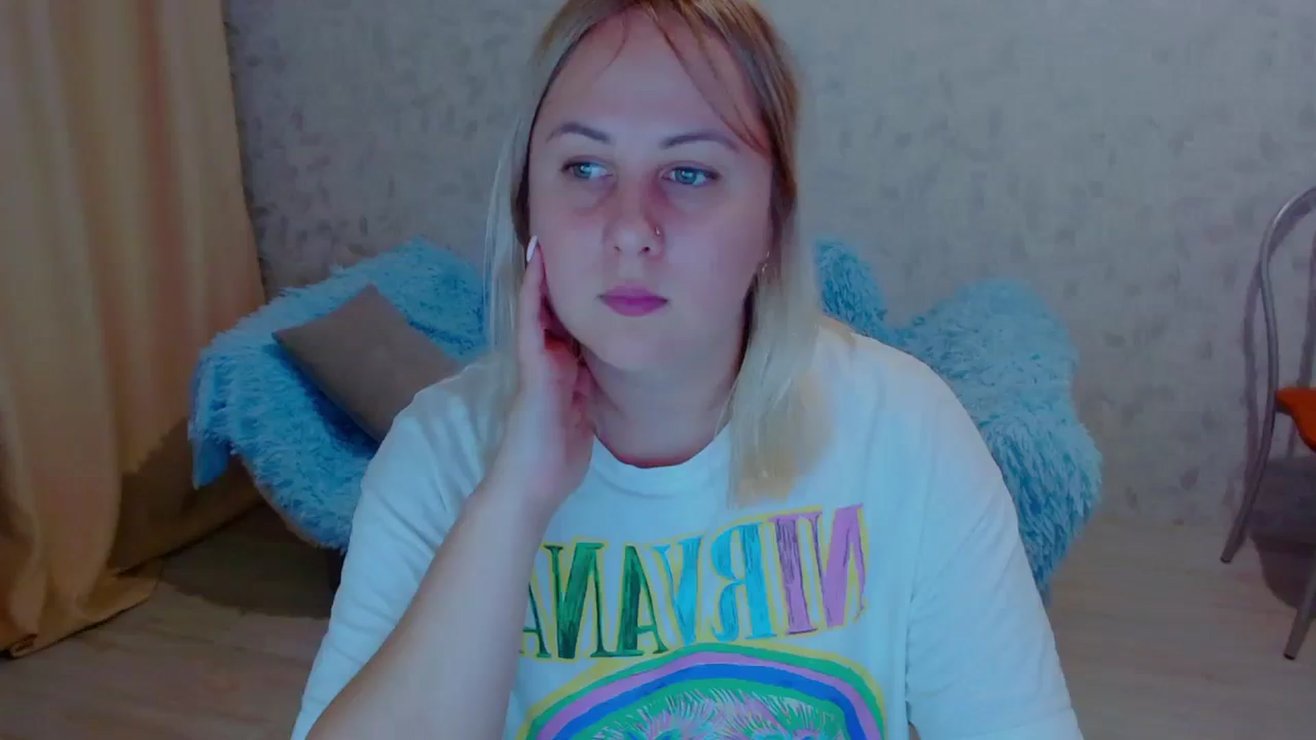 Gallery image thumbnail from Your_heart00's myfreecams stream on, 09/19/2023, 17:42 image 7 of 20