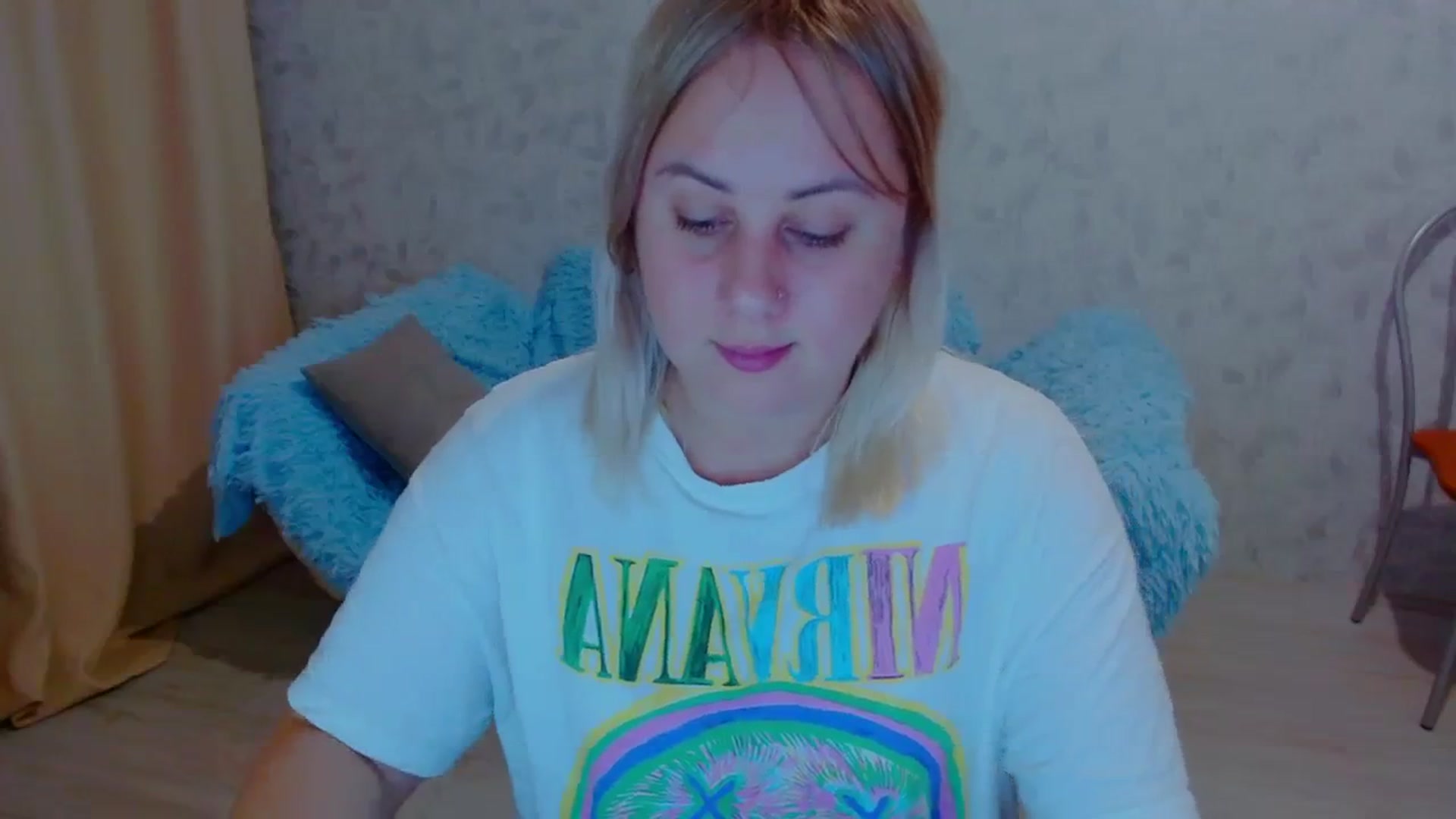 Gallery image thumbnail from Your_heart00's myfreecams stream on, 09/19/2023, 17:42 image 9 of 20