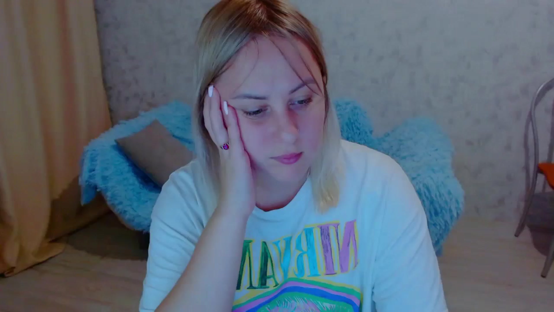 Gallery image thumbnail from Your_heart00's myfreecams stream on, 09/19/2023, 17:42 image 15 of 20