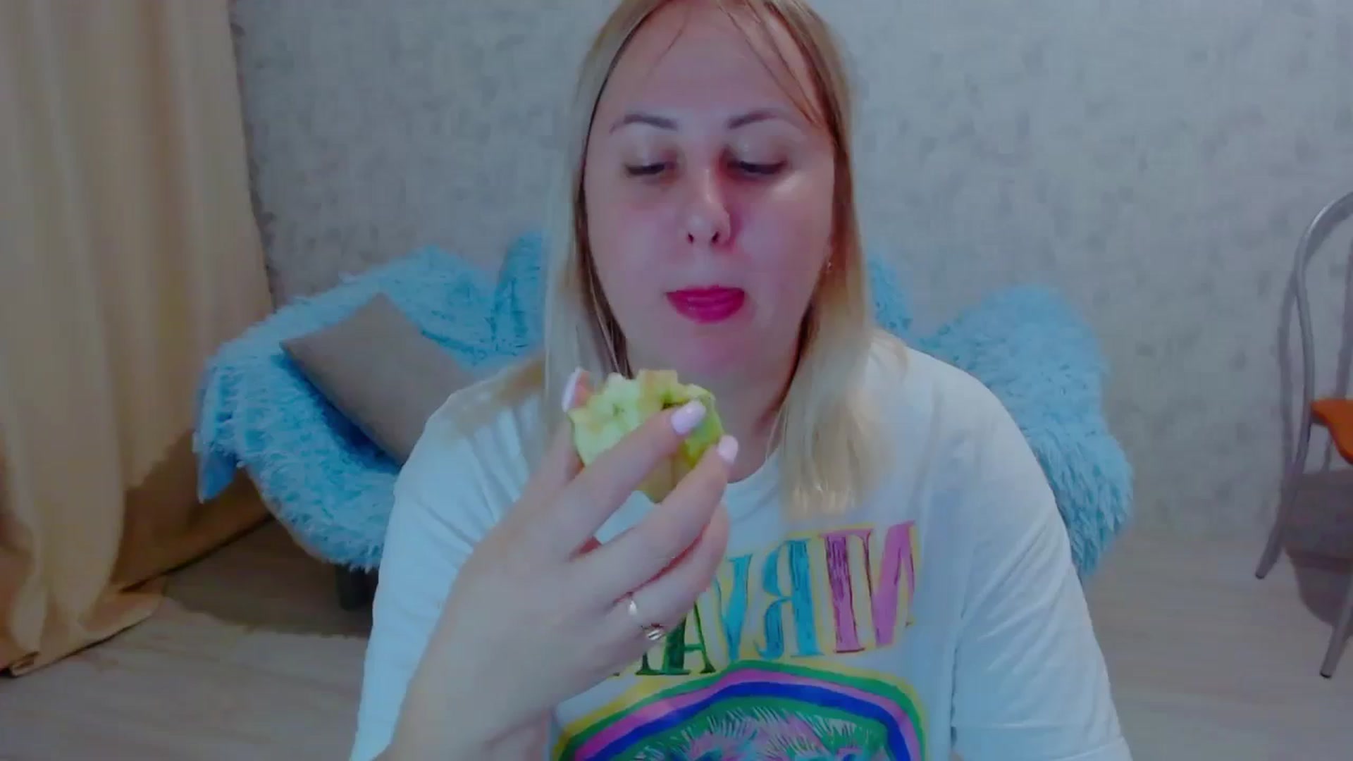 Gallery image thumbnail from Your_heart00's myfreecams stream on, 09/19/2023, 17:42 image 6 of 20