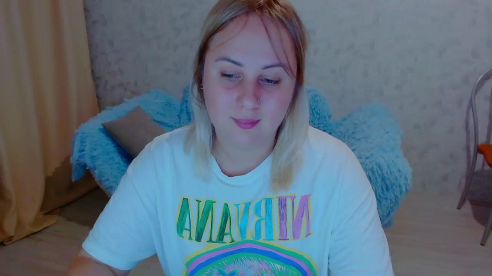 Gallery image thumbnail from Your_heart00's myfreecams stream on, 09/19/2023, 17:42 image 12 of 20