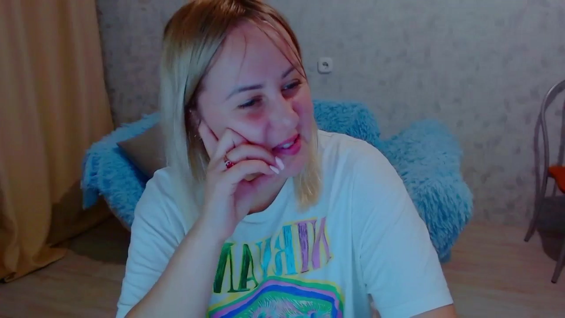 Gallery image thumbnail from Your_heart00's myfreecams stream on, 09/19/2023, 17:42 image 16 of 20