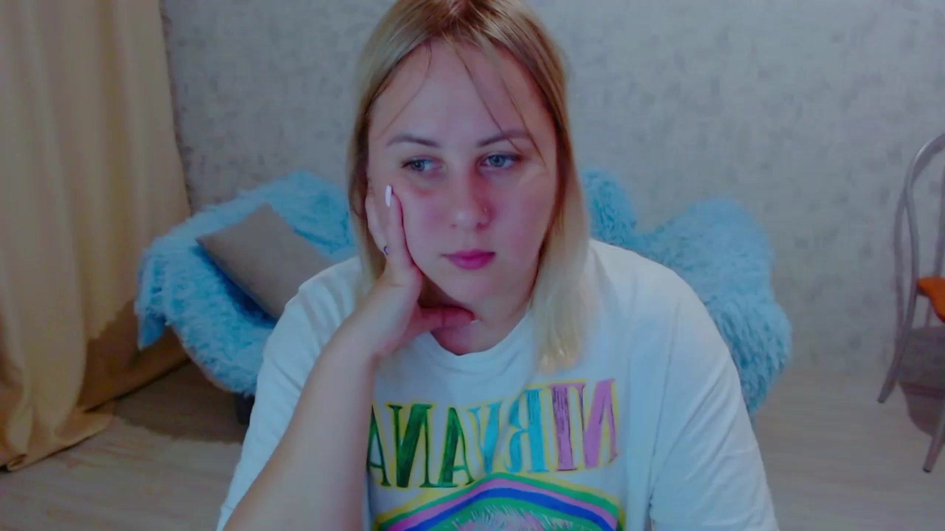 Gallery image thumbnail from Your_heart00's myfreecams stream on, 09/19/2023, 17:42 image 14 of 20