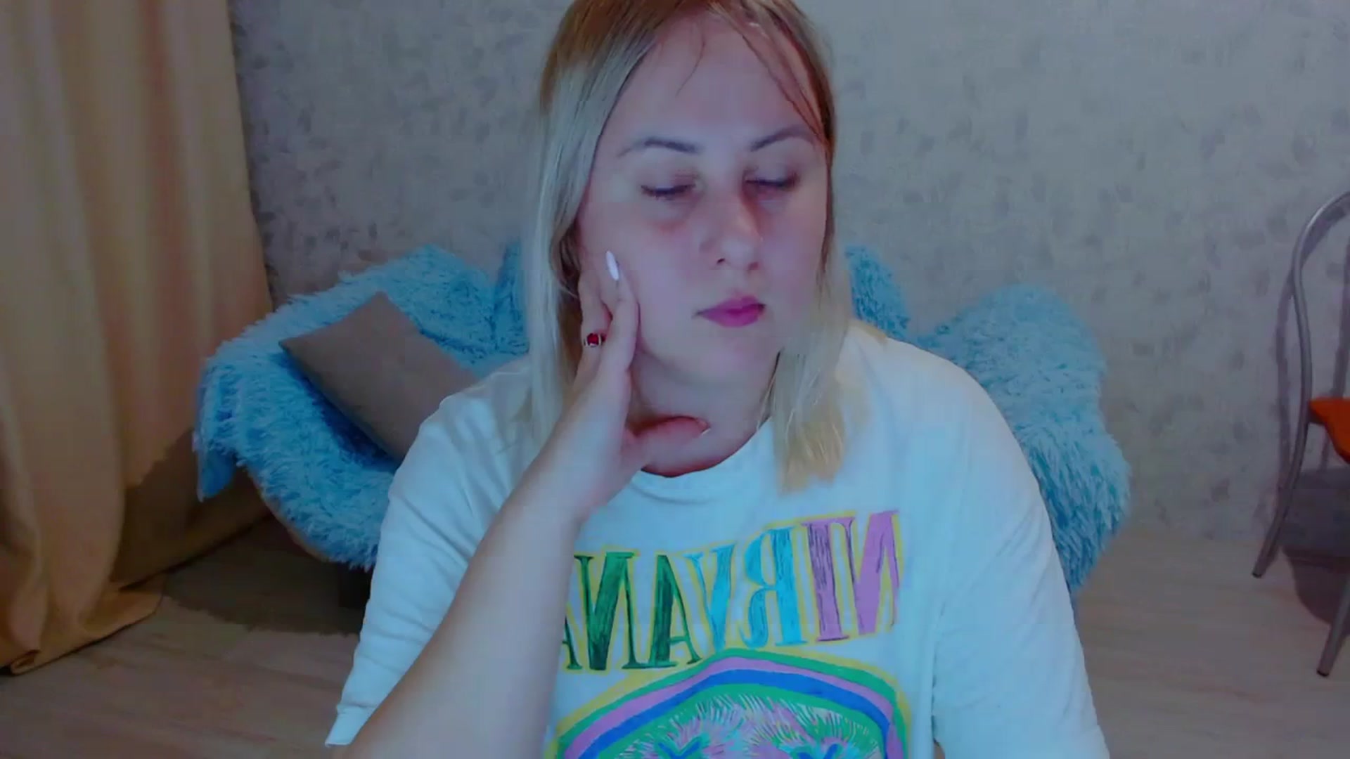 Gallery image thumbnail from Your_heart00's myfreecams stream on, 09/19/2023, 17:42 image 8 of 20