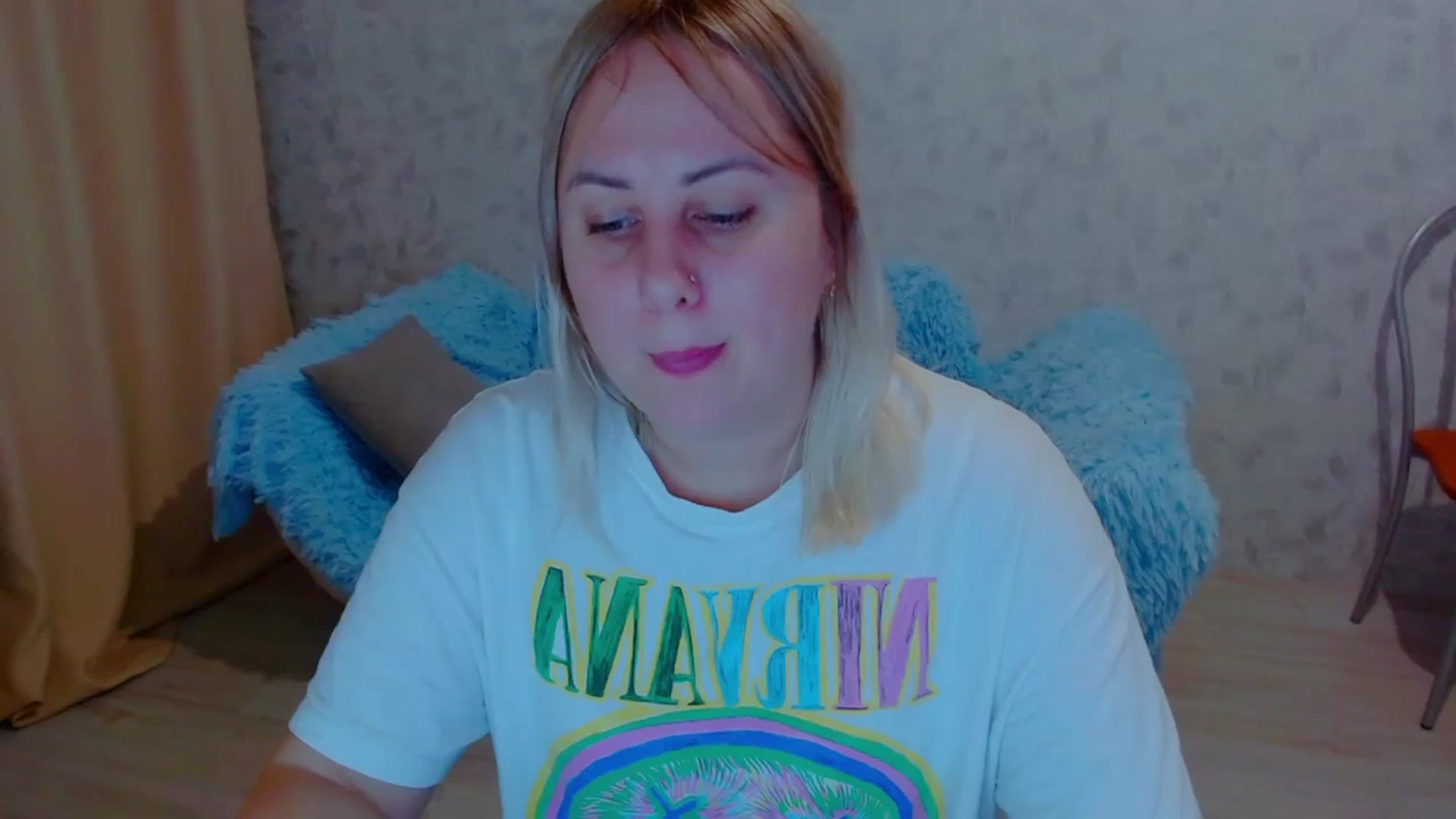 Gallery image thumbnail from Your_heart00's myfreecams stream on, 09/19/2023, 17:42 image 5 of 20