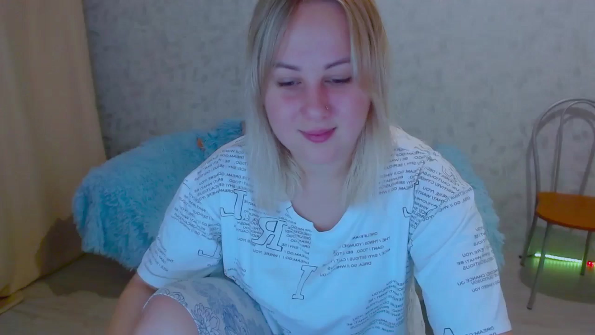 Gallery image thumbnail from Your_heart00's myfreecams stream on, 09/23/2023, 13:19 image 16 of 20
