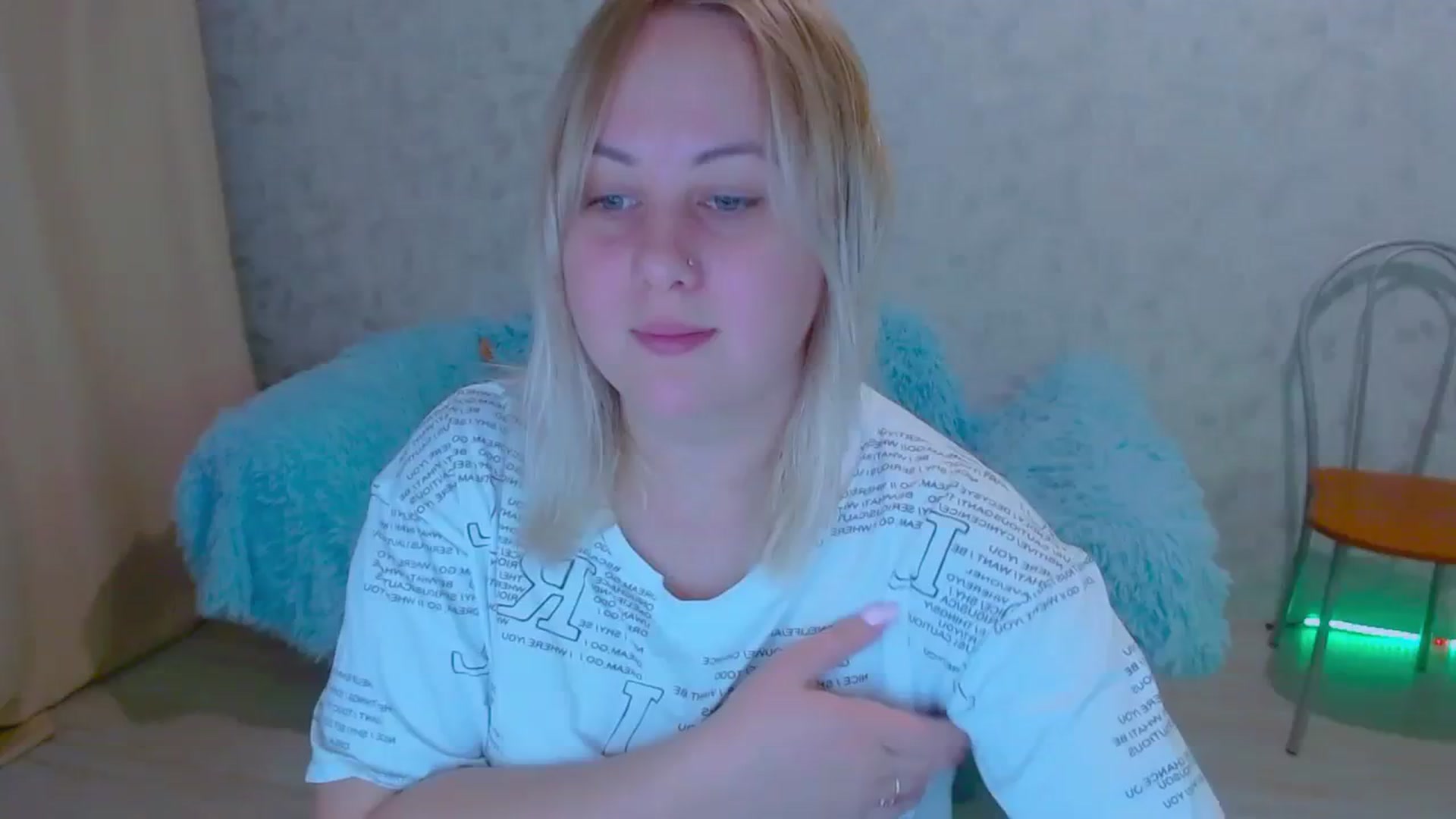 Gallery image thumbnail from Your_heart00's myfreecams stream on, 09/23/2023, 13:19 image 12 of 20