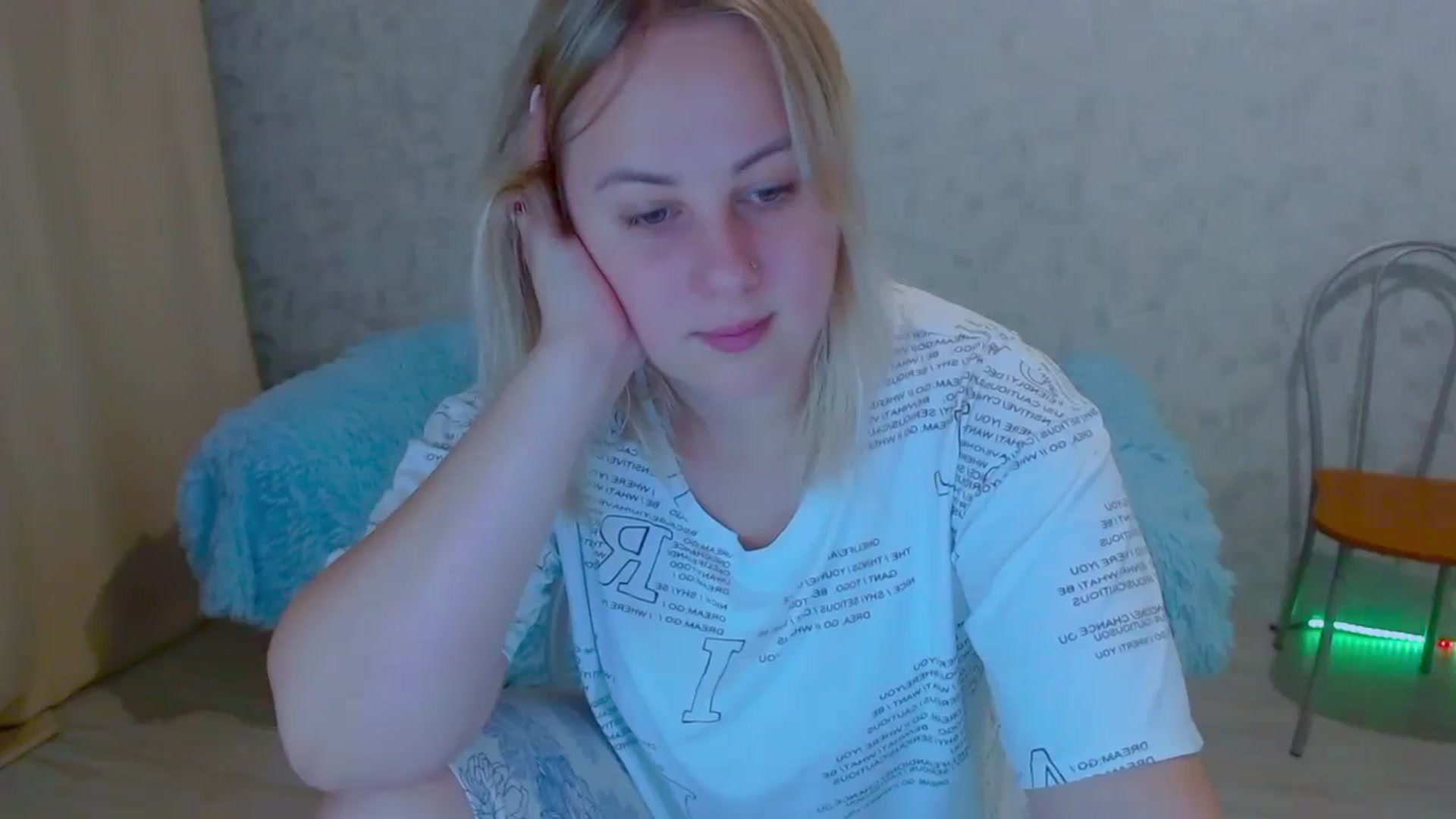 Gallery image thumbnail from Your_heart00's myfreecams stream on, 09/23/2023, 13:19 image 17 of 20