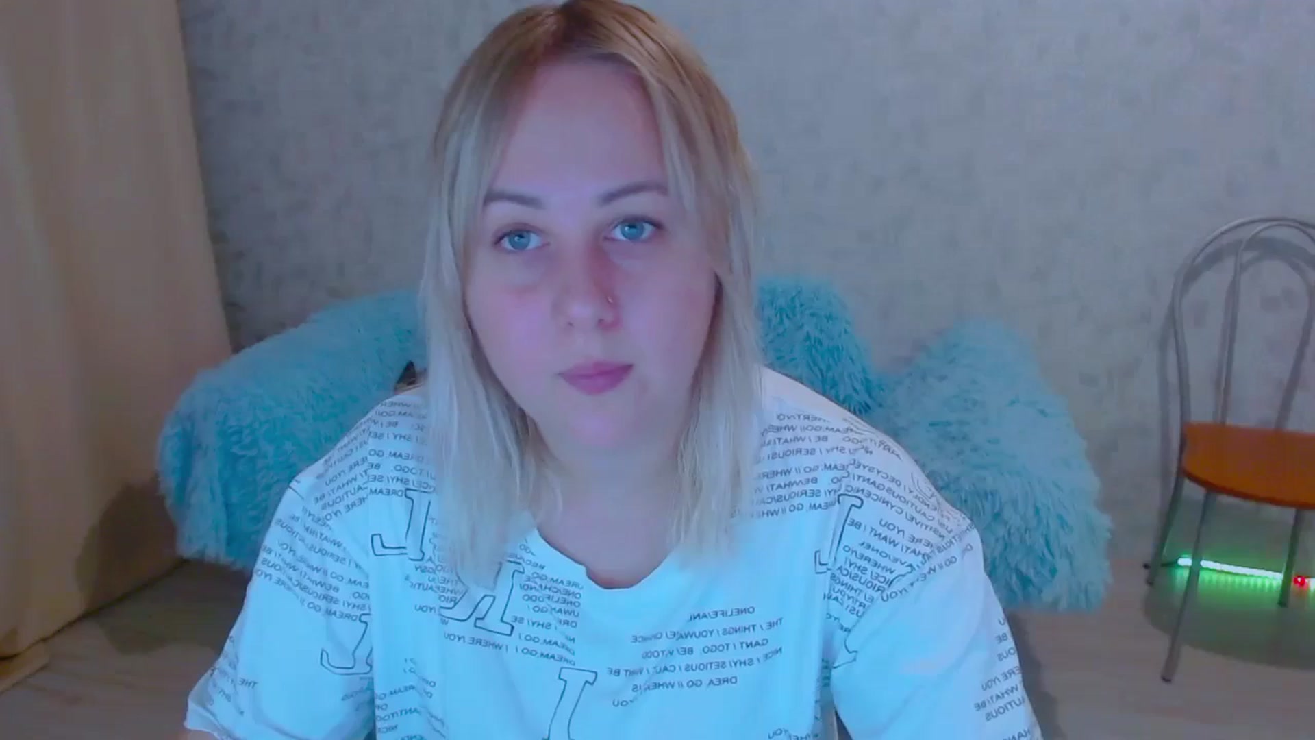 Gallery image thumbnail from Your_heart00's myfreecams stream on, 09/23/2023, 13:19 image 11 of 20