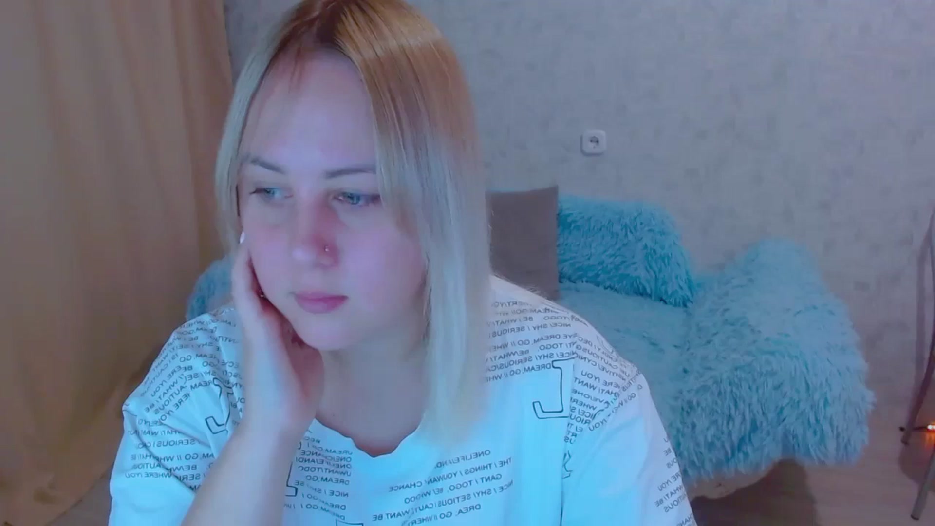 Gallery image thumbnail from Your_heart00's myfreecams stream on, 09/23/2023, 14:43 image 4 of 20