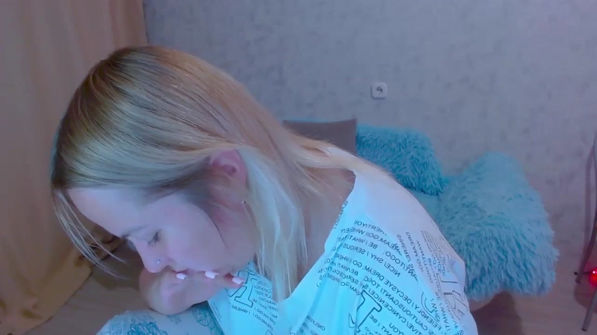 Gallery image thumbnail from Your_heart00's myfreecams stream on, 09/23/2023, 15:29 image 10 of 20
