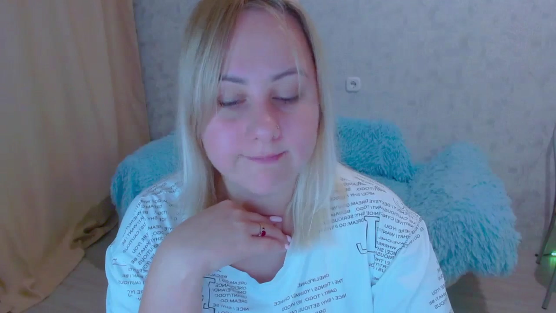 Gallery image thumbnail from Your_heart00's myfreecams stream on, 09/23/2023, 15:29 image 20 of 20