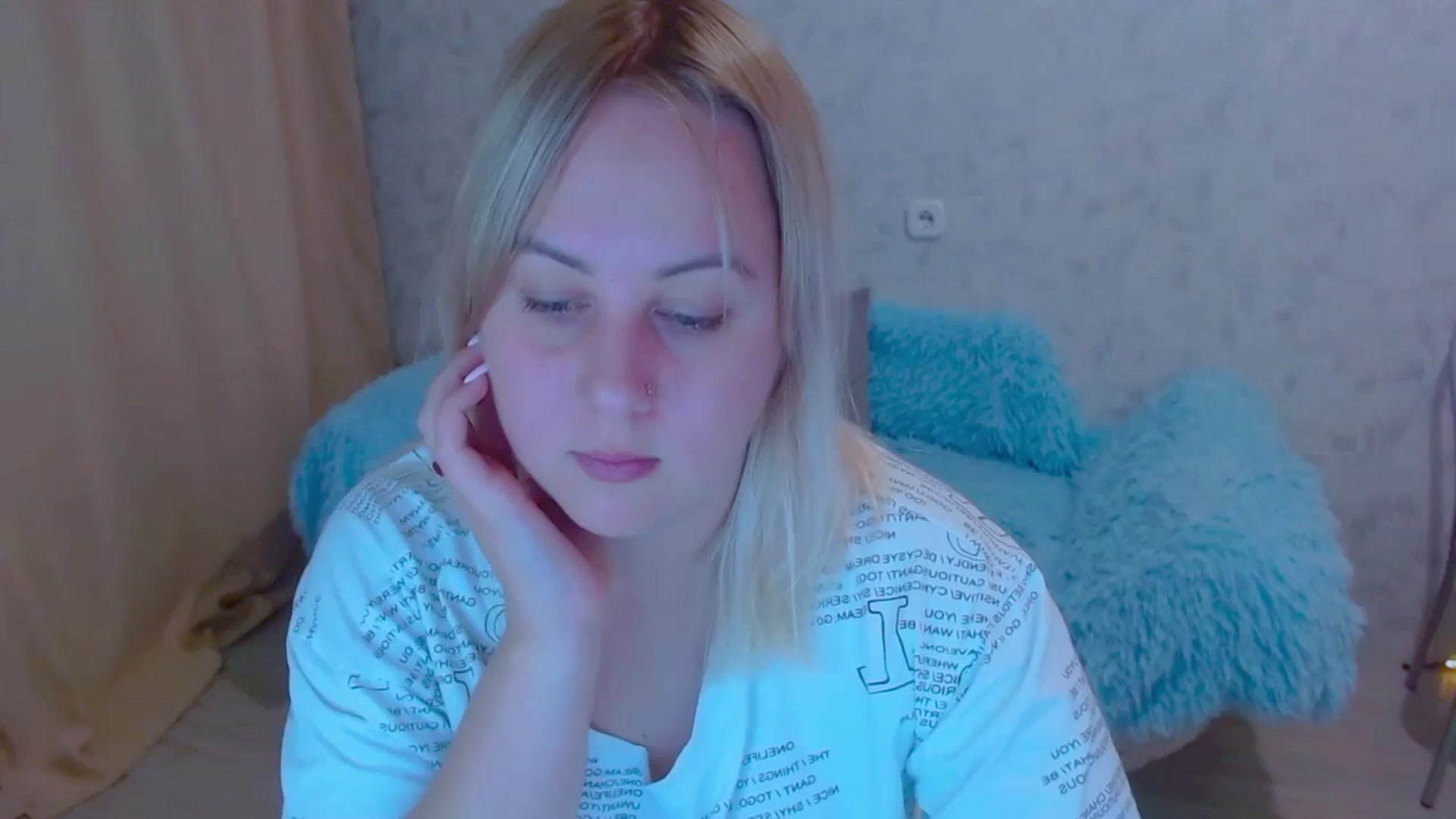Gallery image thumbnail from Your_heart00's myfreecams stream on, 09/23/2023, 15:29 image 18 of 20