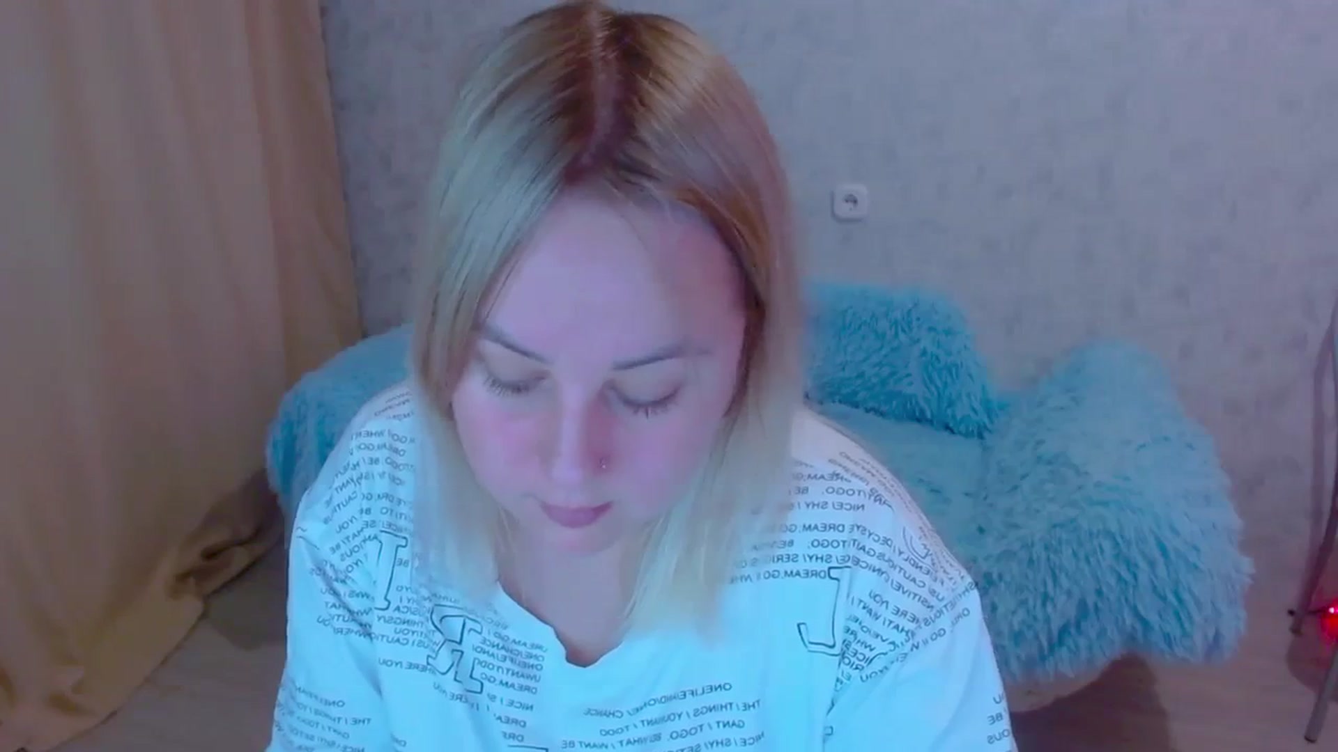Gallery image thumbnail from Your_heart00's myfreecams stream on, 09/23/2023, 15:29 image 12 of 20
