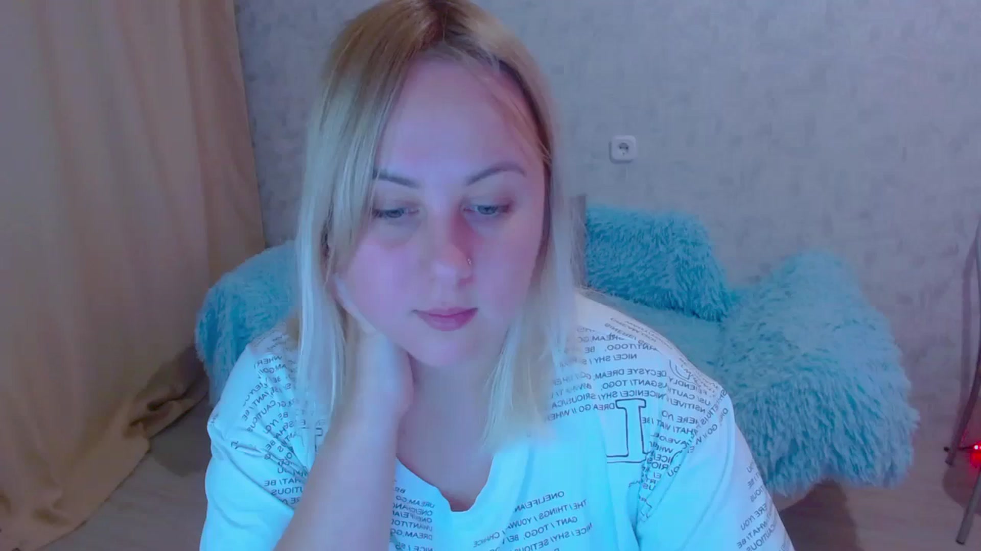 Gallery image thumbnail from Your_heart00's myfreecams stream on, 09/23/2023, 15:29 image 13 of 20