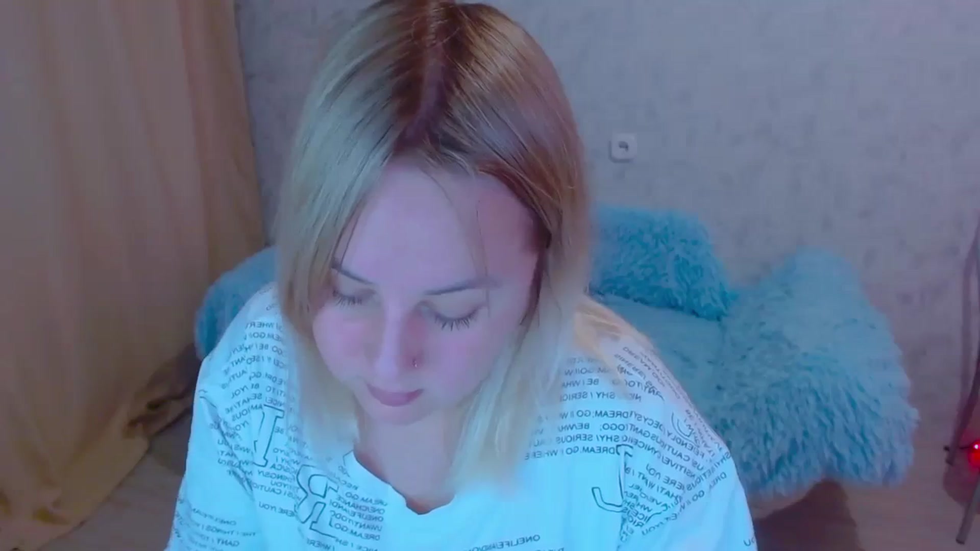 Gallery image thumbnail from Your_heart00's myfreecams stream on, 09/23/2023, 15:29 image 11 of 20