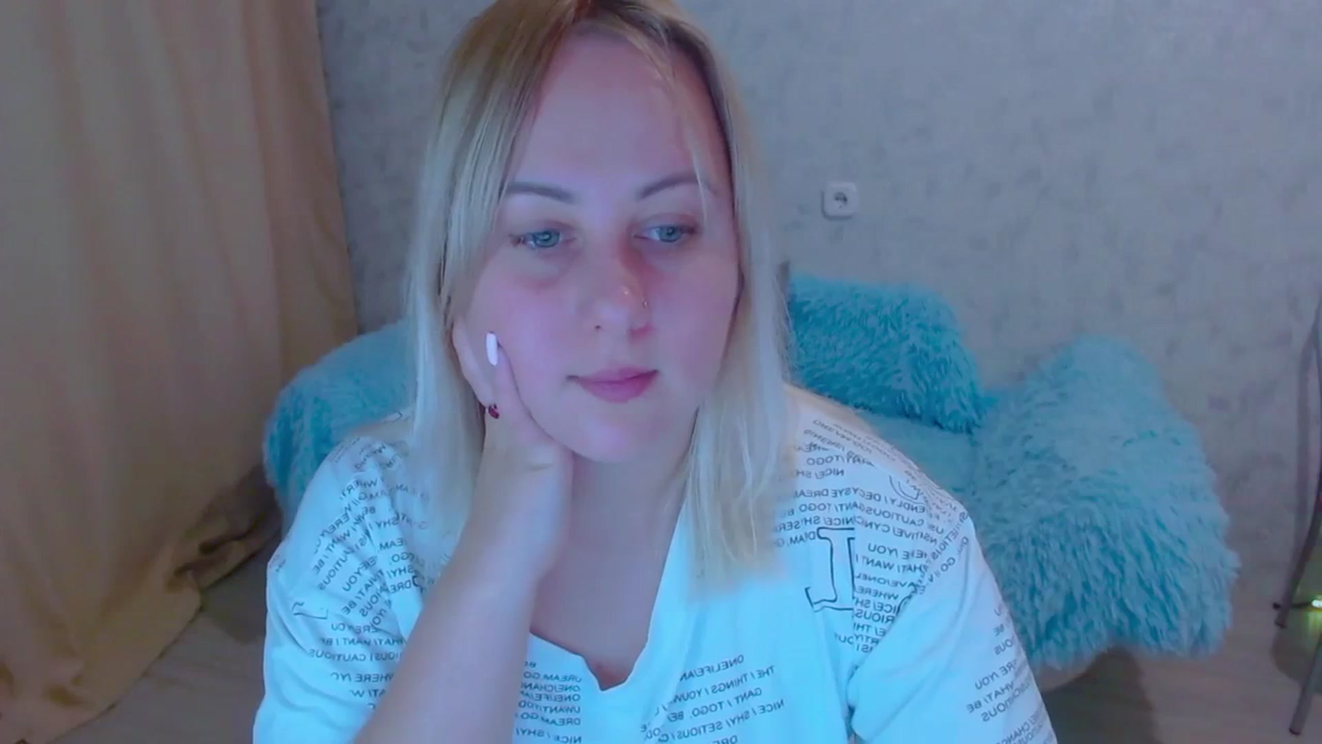 Gallery image thumbnail from Your_heart00's myfreecams stream on, 09/23/2023, 15:29 image 19 of 20