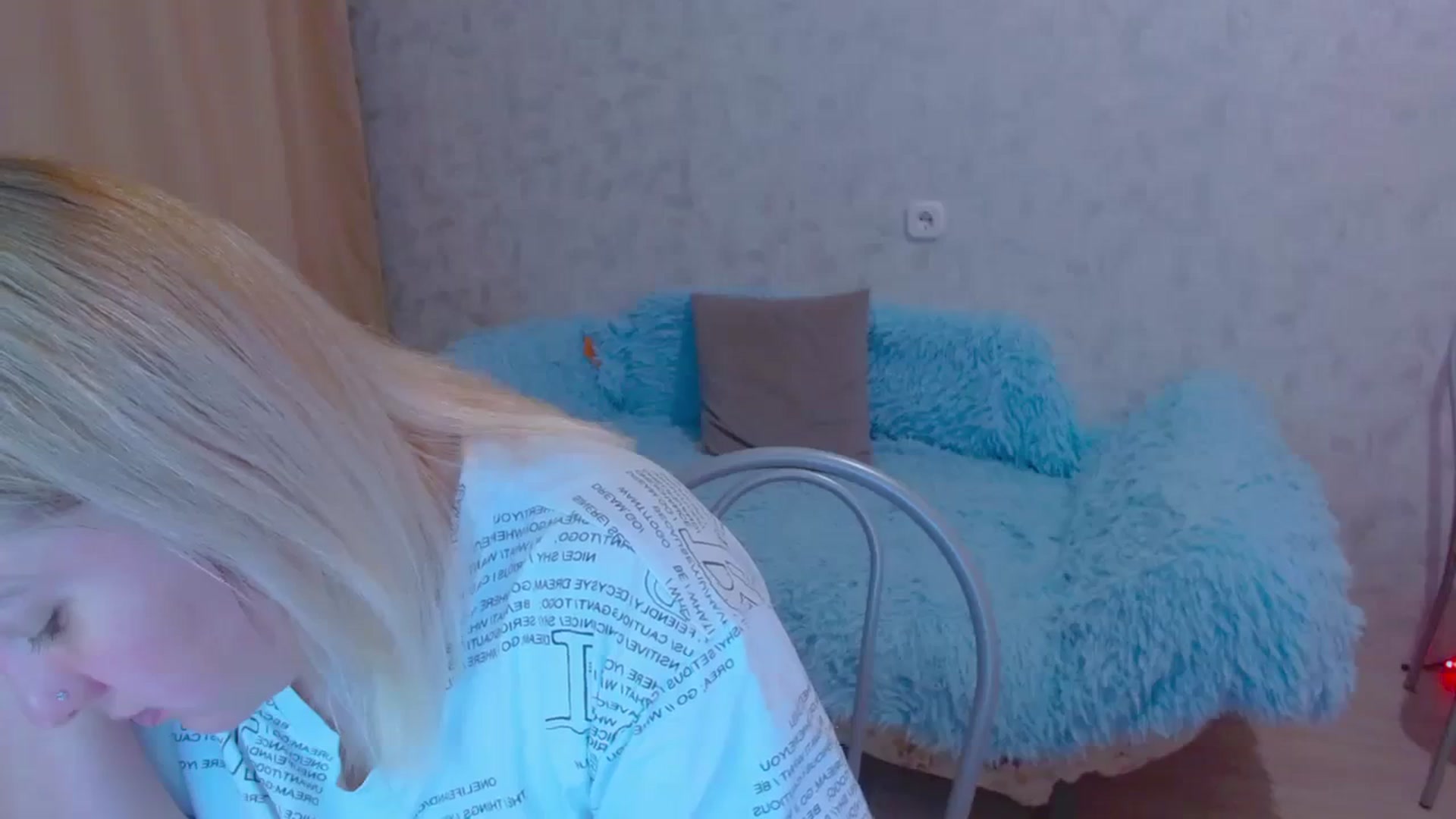 Gallery image thumbnail from Your_heart00's myfreecams stream on, 09/23/2023, 15:29 image 14 of 20