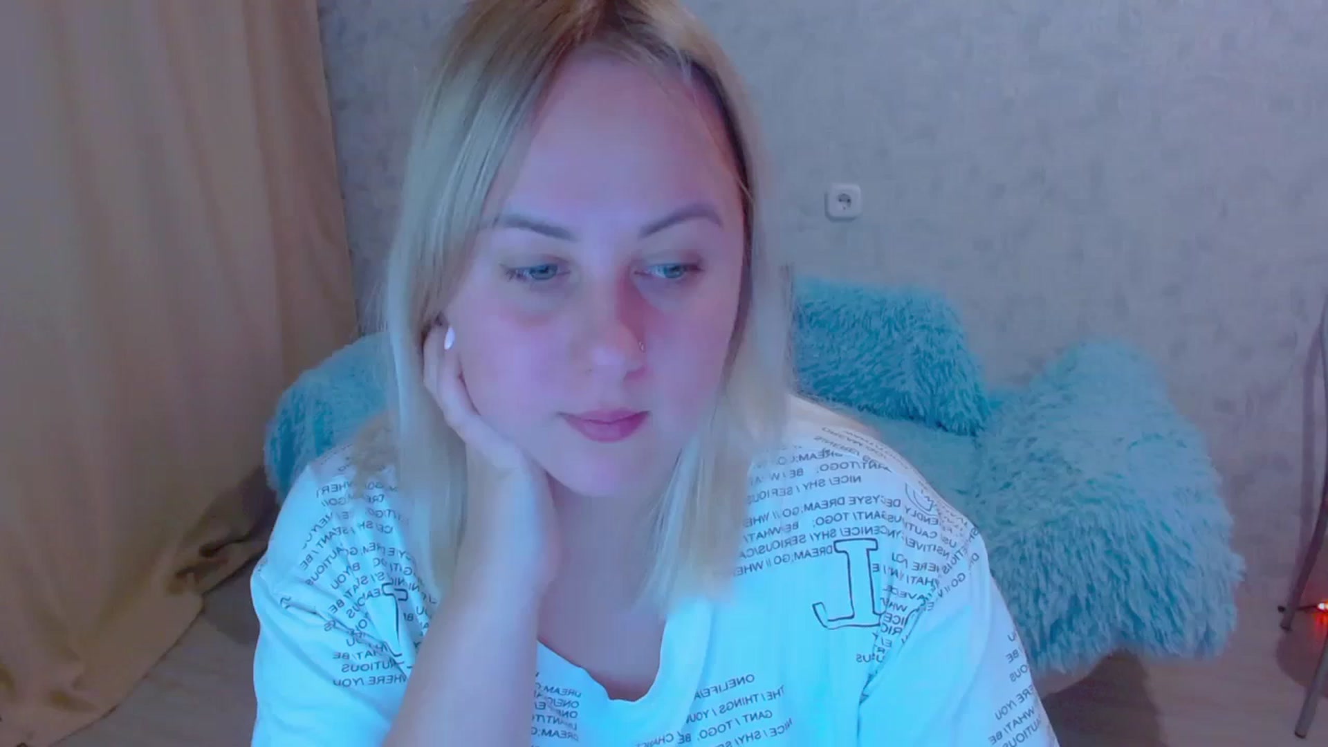 Gallery image thumbnail from Your_heart00's myfreecams stream on, 09/23/2023, 15:29 image 15 of 20