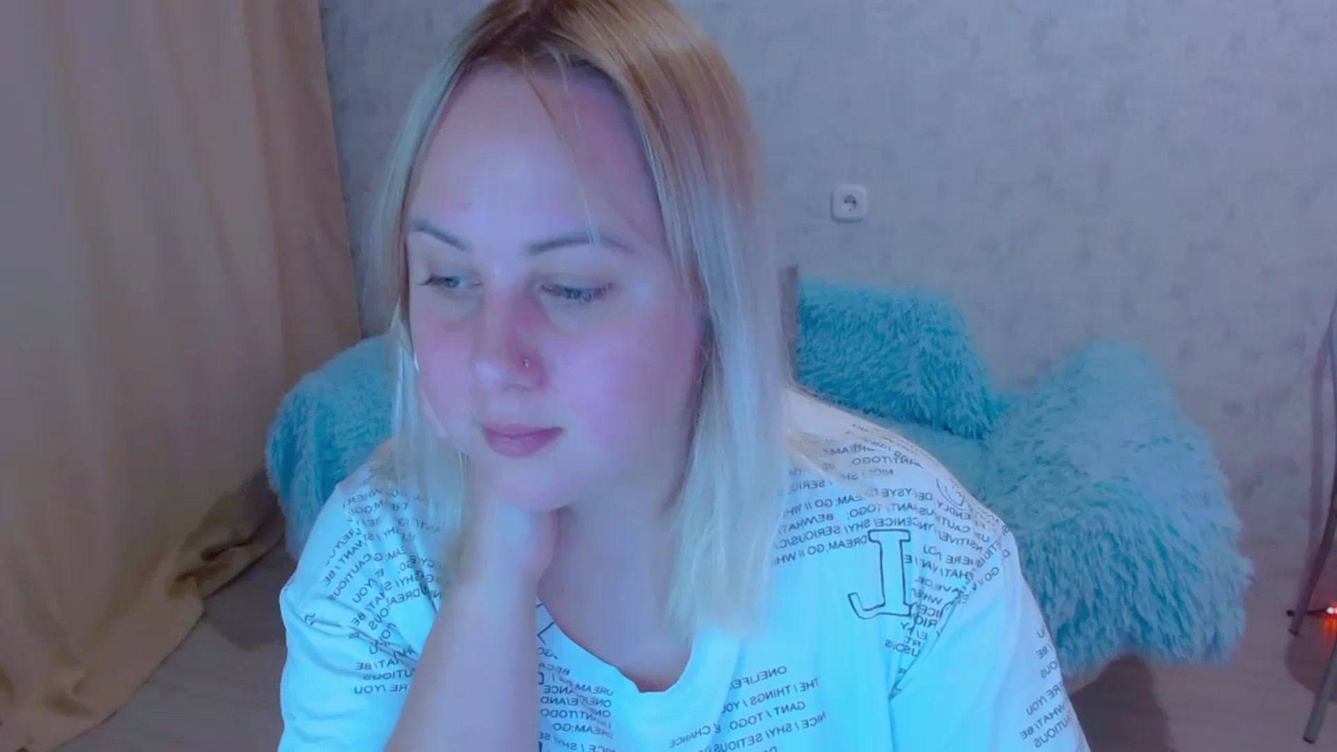 Gallery image thumbnail from Your_heart00's myfreecams stream on, 09/23/2023, 15:29 image 16 of 20