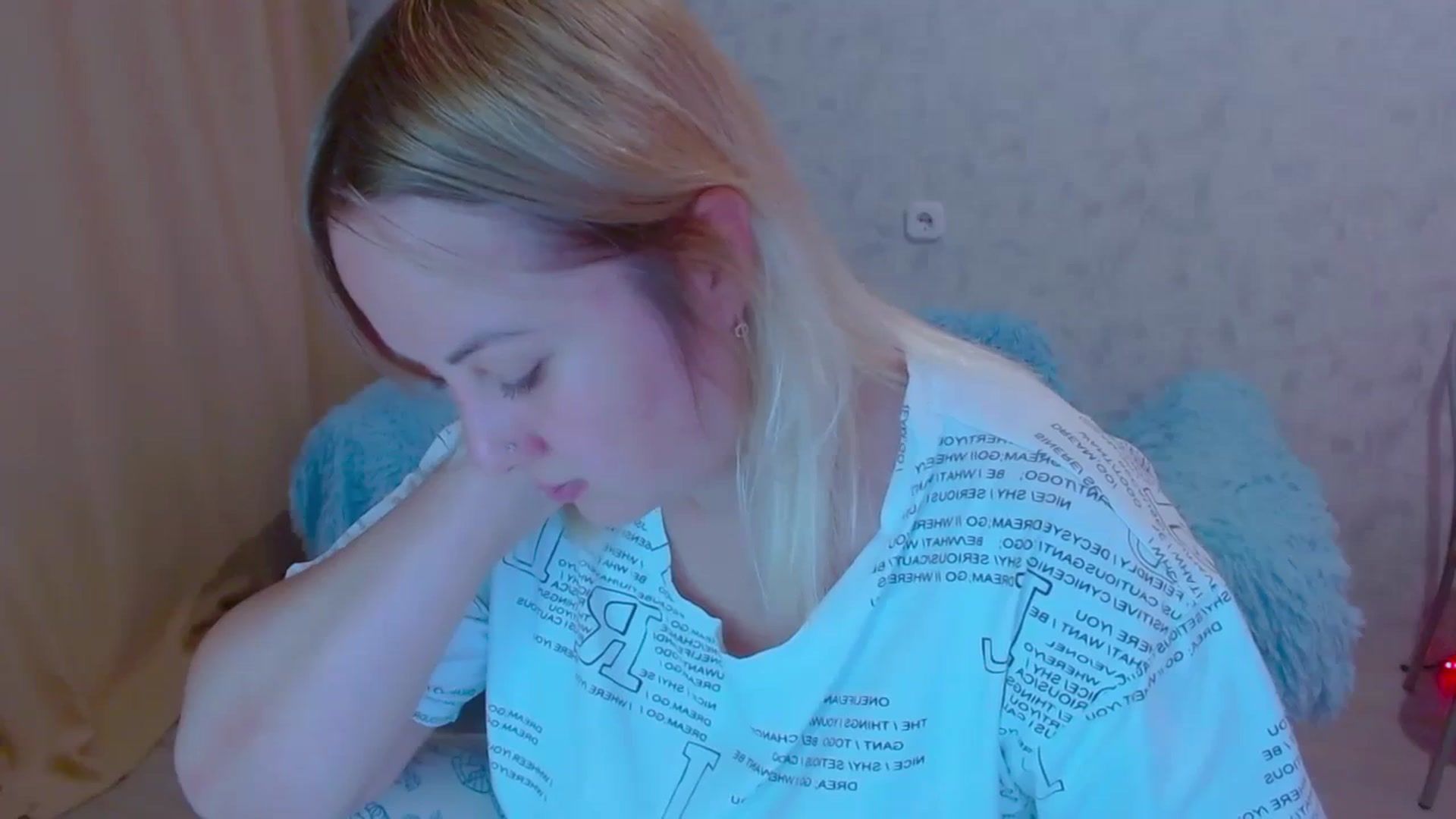 Gallery image thumbnail from Your_heart00's myfreecams stream on, 09/23/2023, 15:29 image 7 of 20
