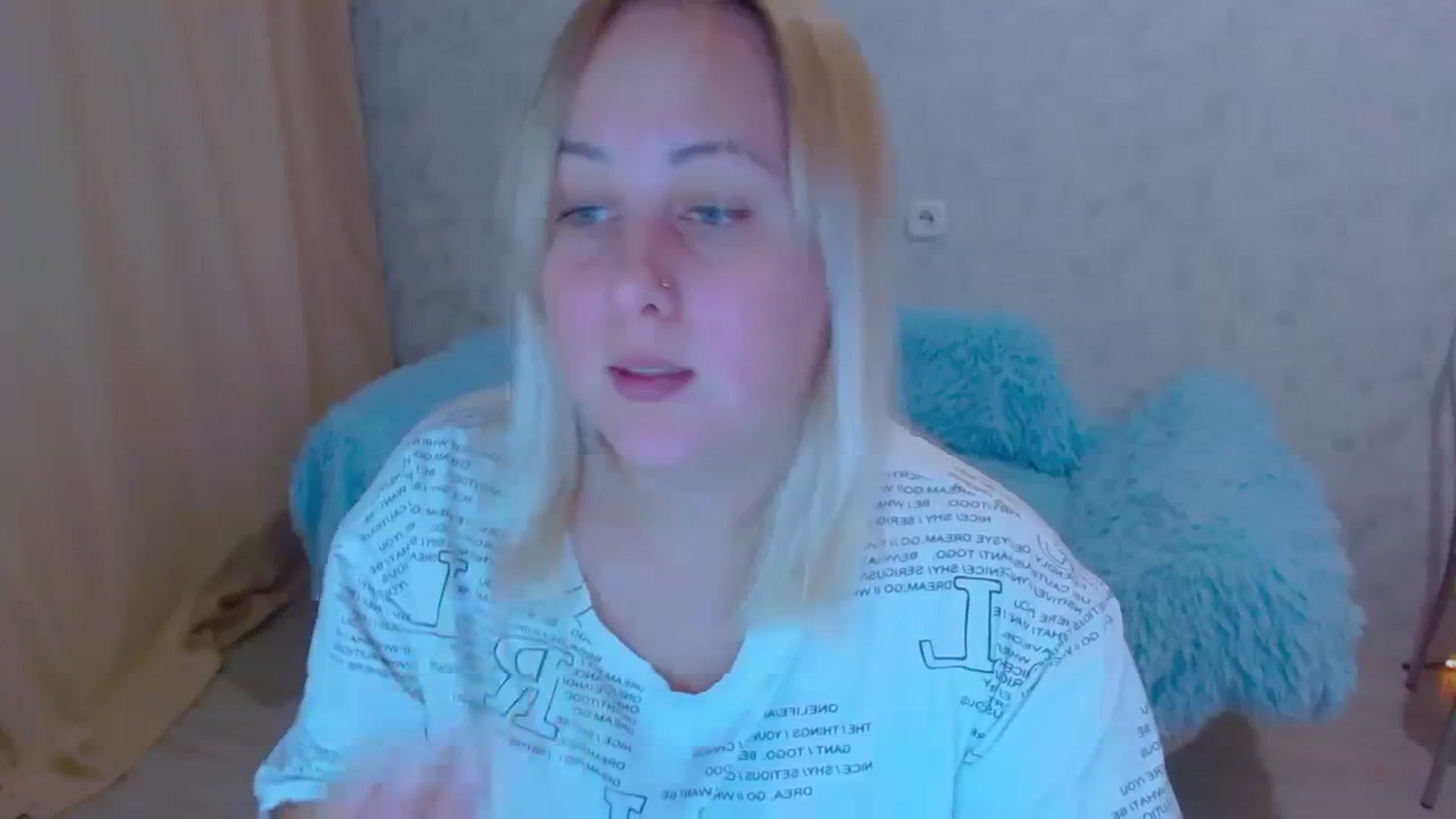 Gallery image thumbnail from Your_heart00's myfreecams stream on, 09/23/2023, 15:29 image 17 of 20