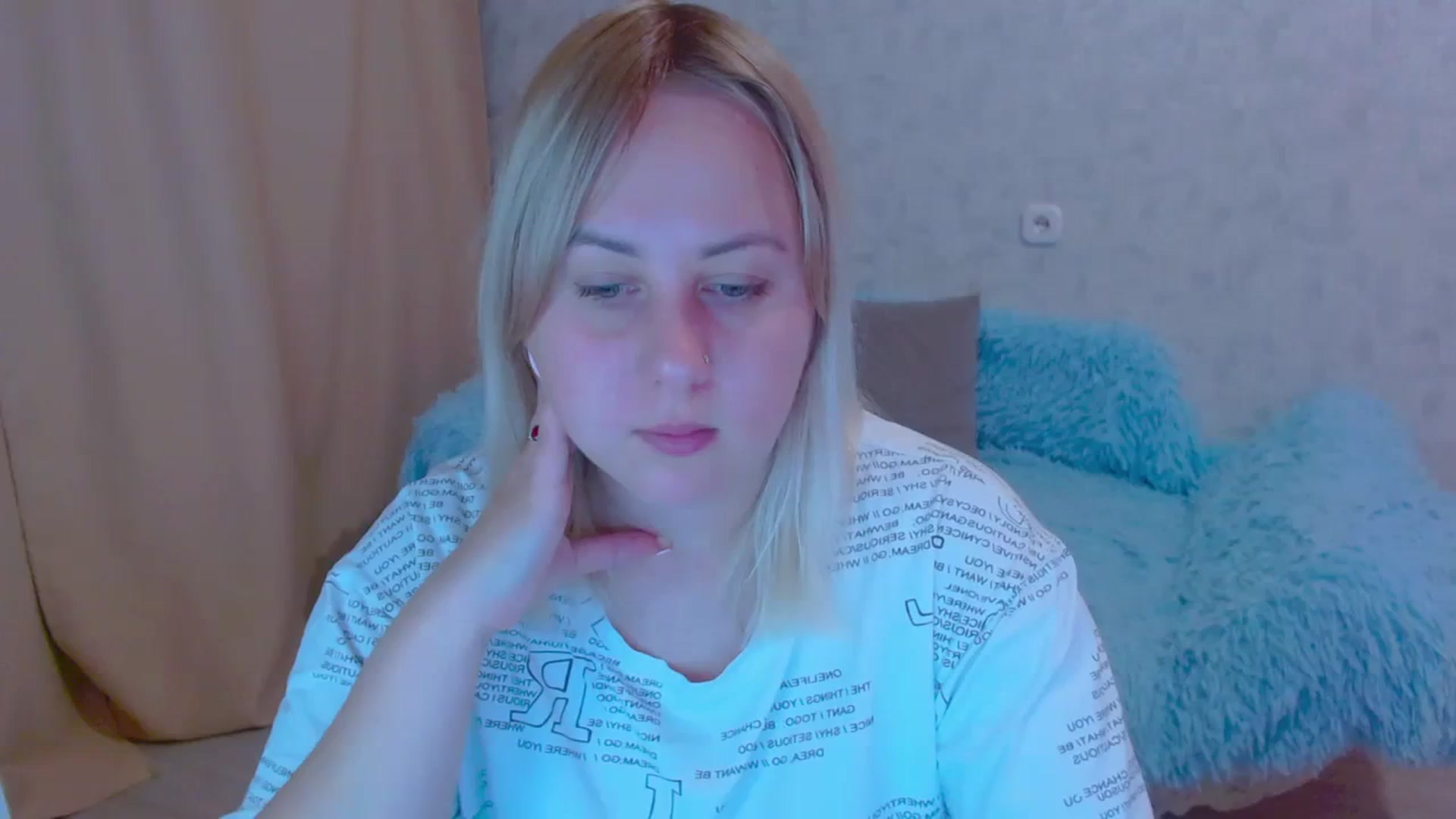 Gallery image thumbnail from Your_heart00's myfreecams stream on, 09/23/2023, 16:36 image 13 of 20