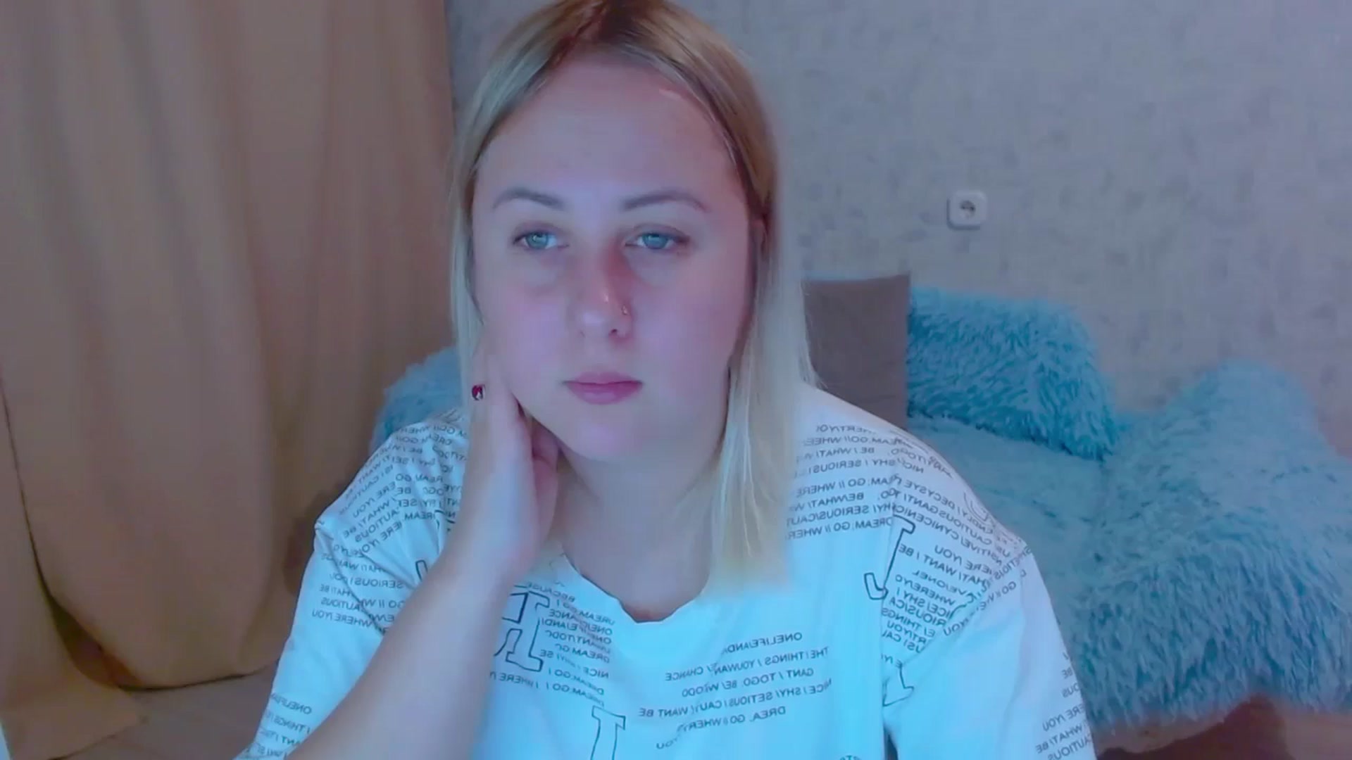 Gallery image thumbnail from Your_heart00's myfreecams stream on, 09/23/2023, 16:36 image 10 of 20