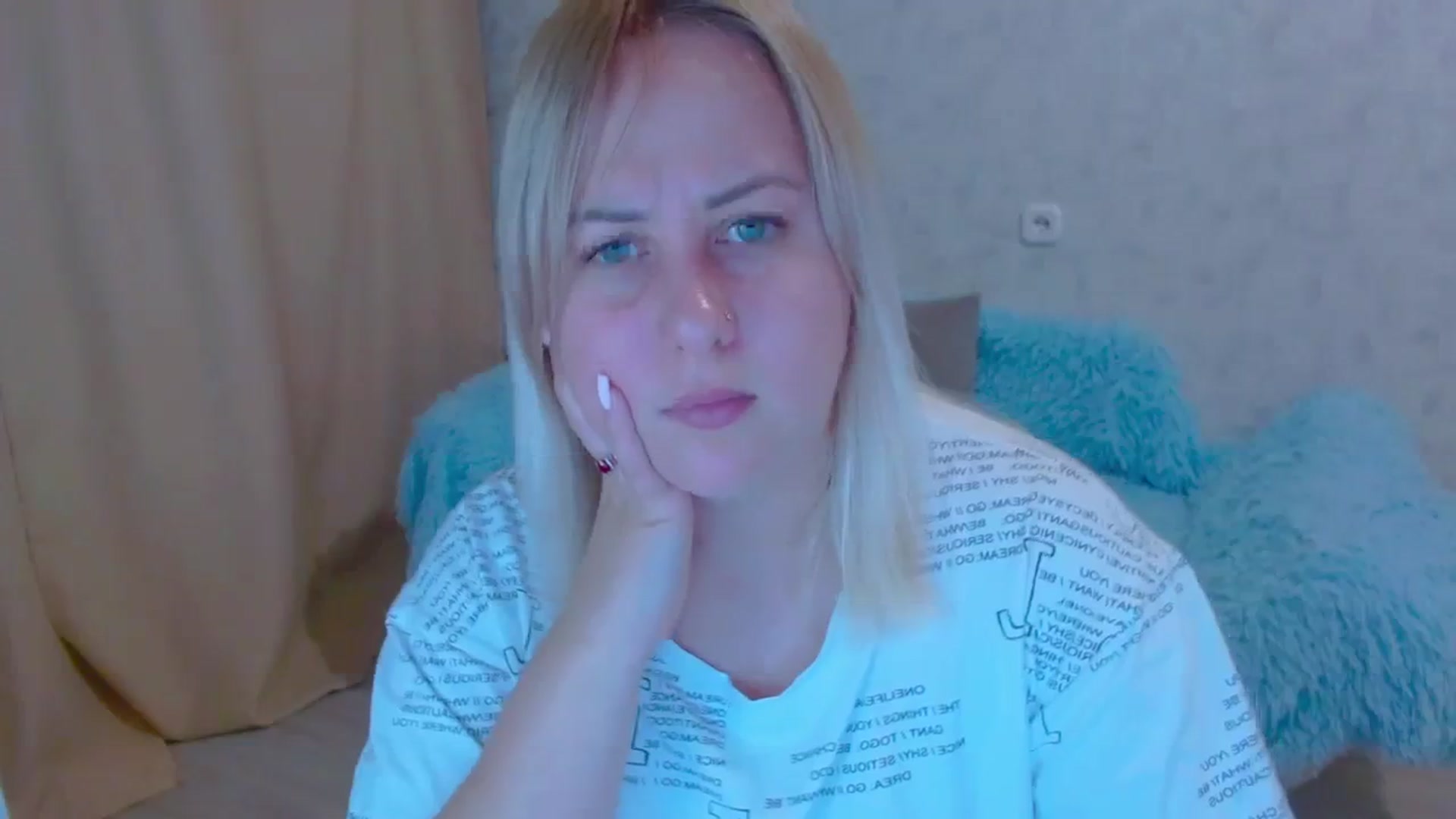 Gallery image thumbnail from Your_heart00's myfreecams stream on, 09/23/2023, 16:36 image 6 of 20