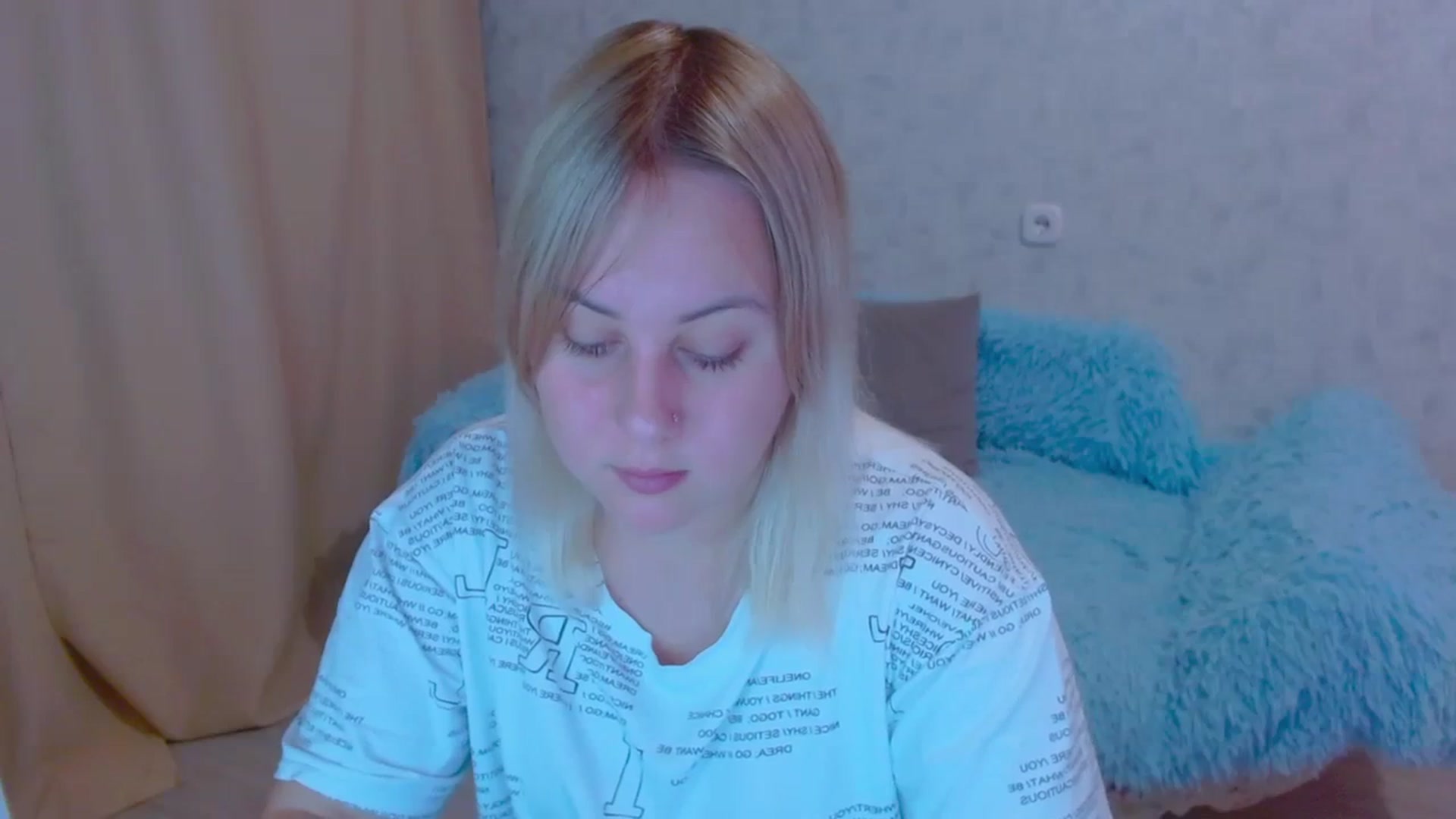 Gallery image thumbnail from Your_heart00's myfreecams stream on, 09/23/2023, 16:36 image 7 of 20