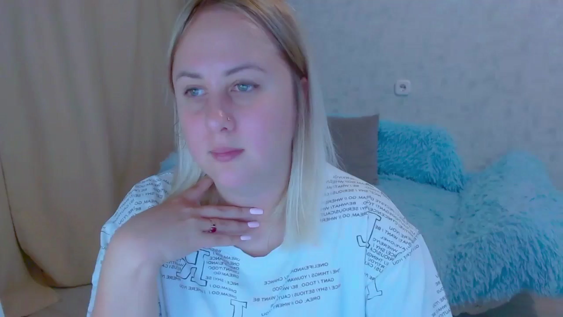 Gallery image thumbnail from Your_heart00's myfreecams stream on, 09/23/2023, 16:36 image 11 of 20