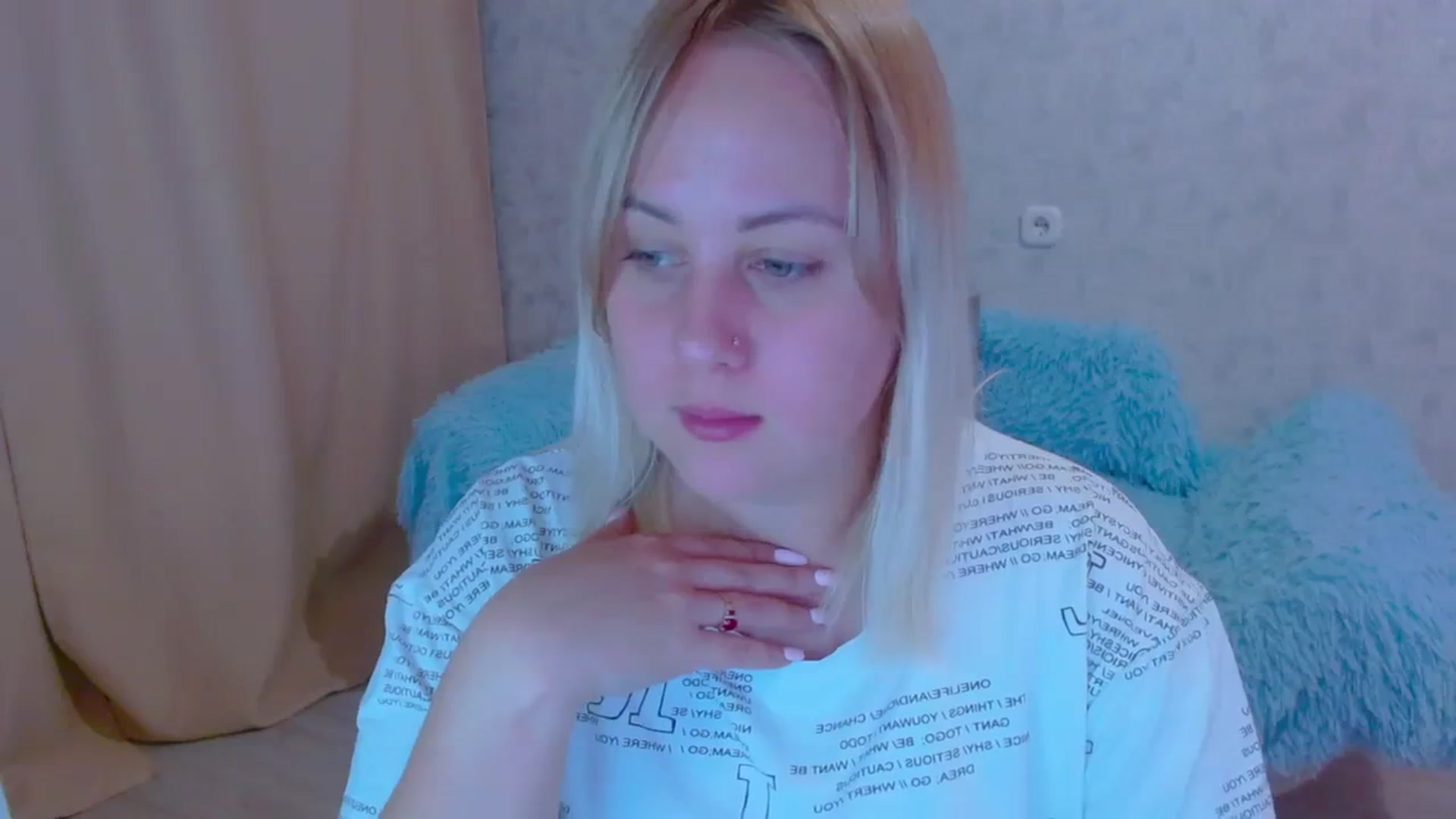 Gallery image thumbnail from Your_heart00's myfreecams stream on, 09/23/2023, 16:36 image 14 of 20