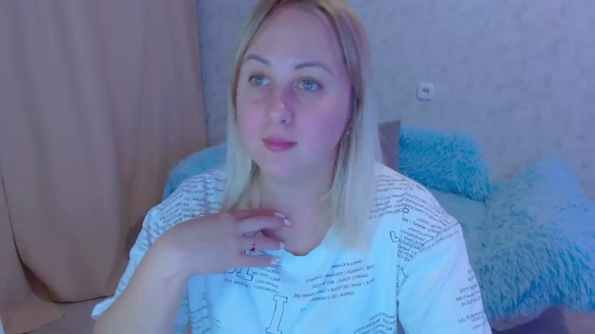 Gallery image thumbnail from Your_heart00's myfreecams stream on, 09/23/2023, 16:36 image 12 of 20