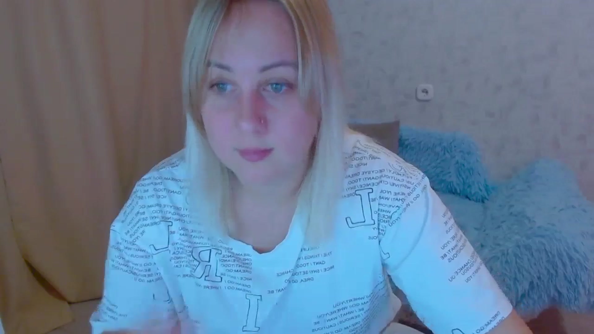 Gallery image thumbnail from Your_heart00's myfreecams stream on, 09/23/2023, 16:36 image 3 of 20